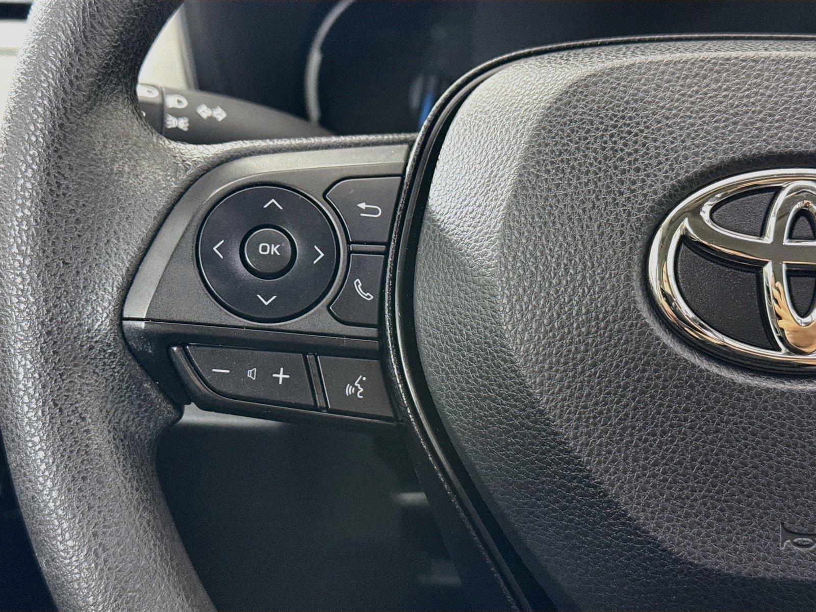 2023 Toyota RAV4 Hybrid XLE photo 16