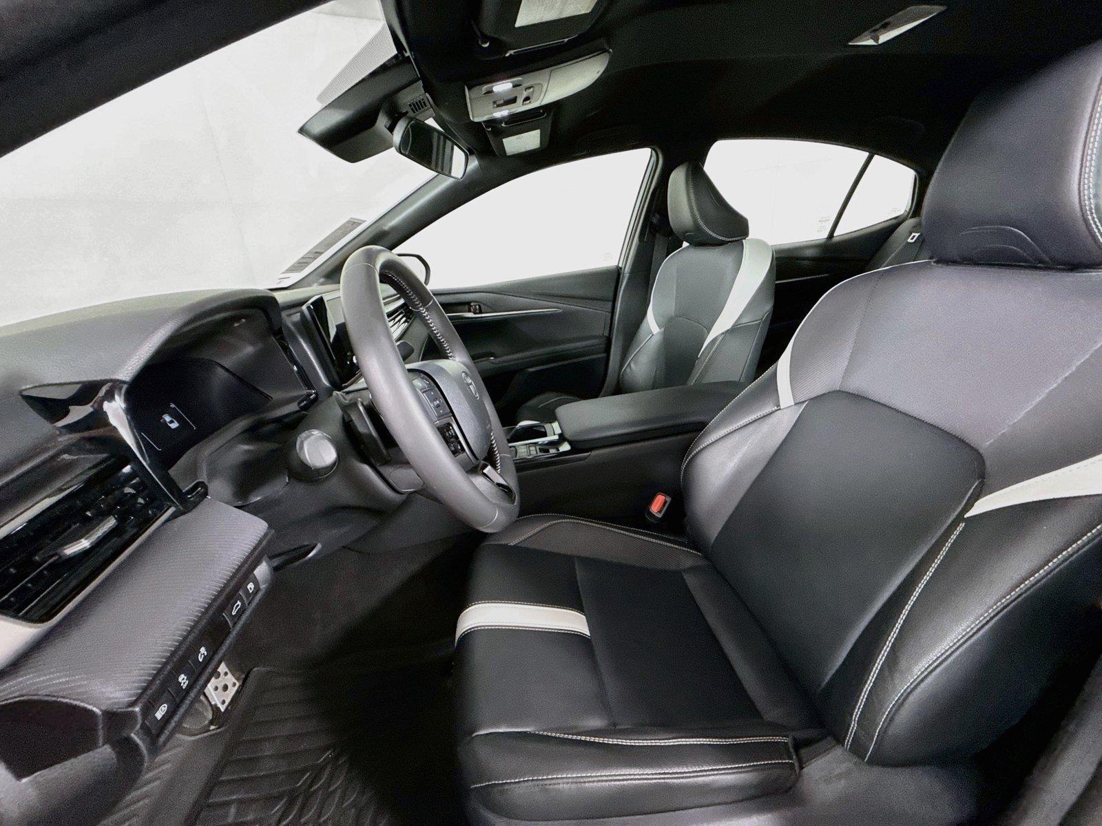2025 Toyota Camry SE photo 2