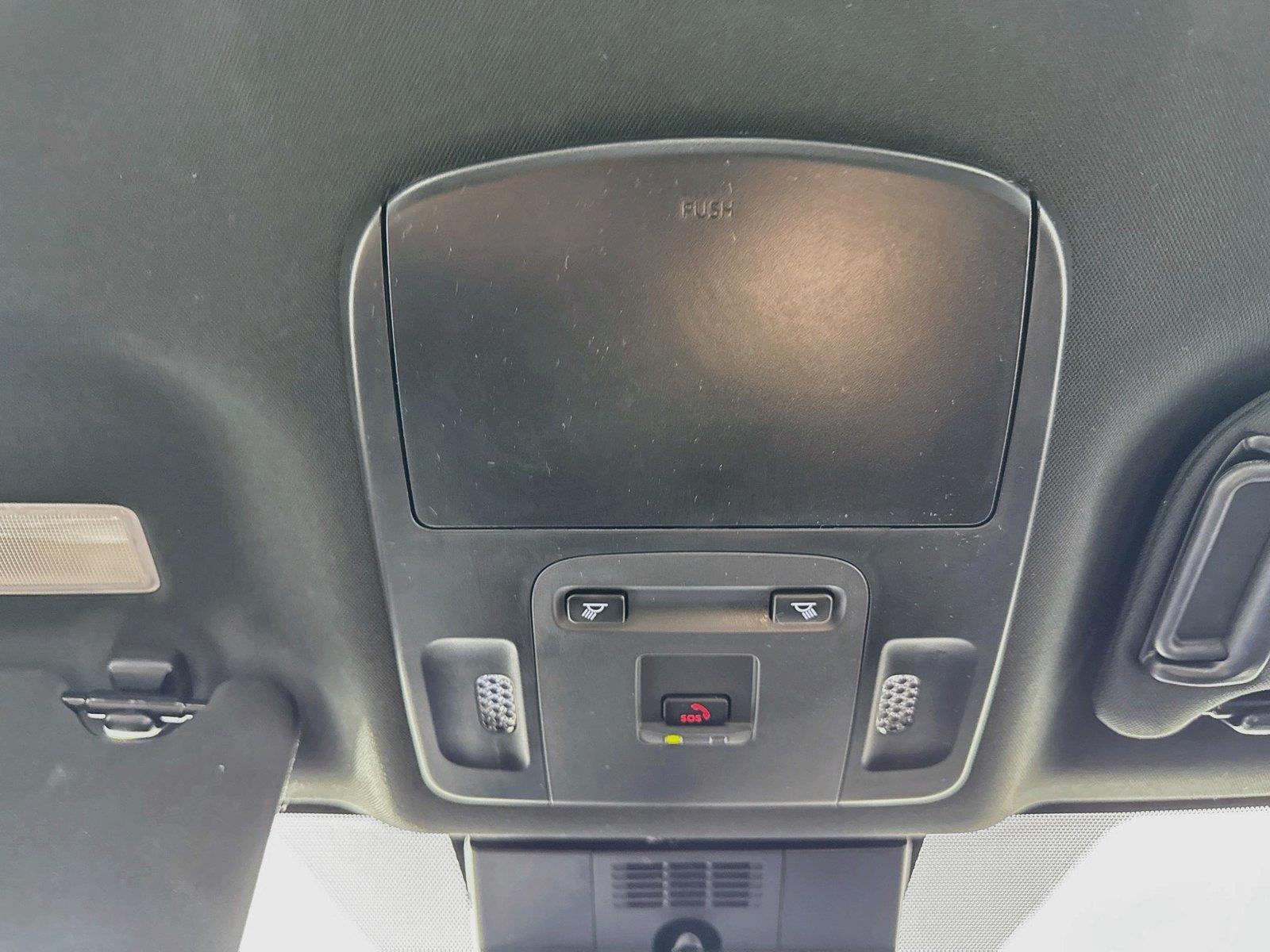 2025 Toyota Camry SE photo 5