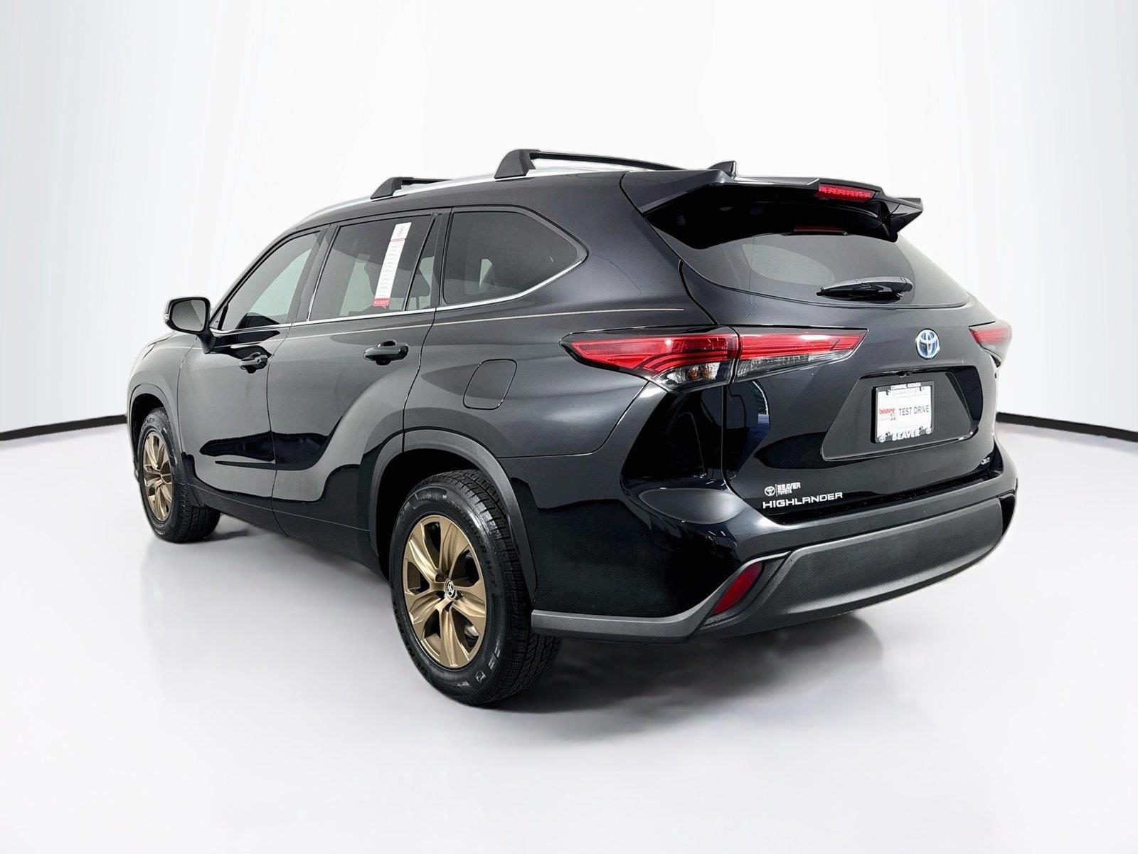 2022 Toyota Highlander Hybrid Bronze Edition photo 11