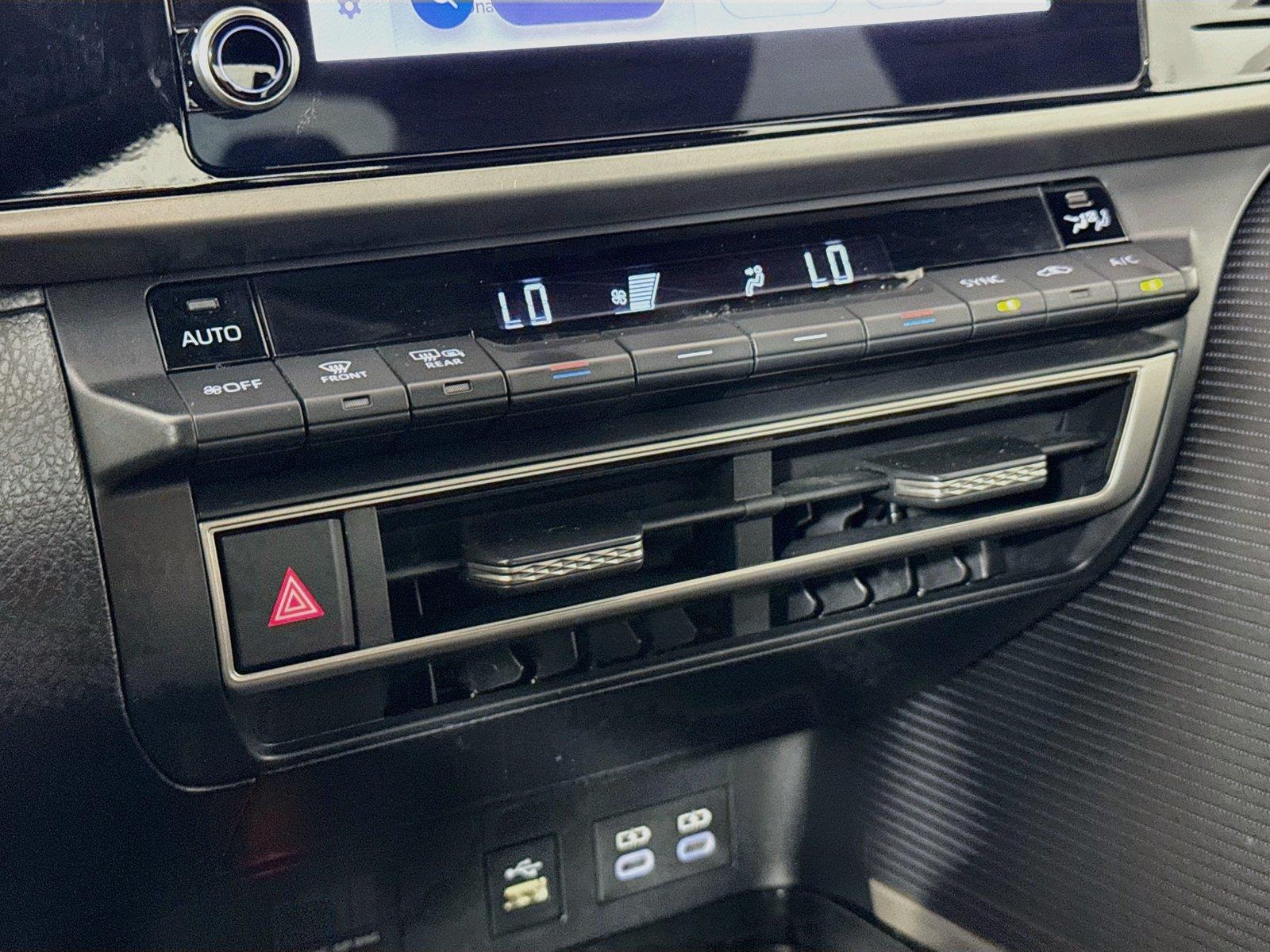 2025 Toyota Camry SE photo 23