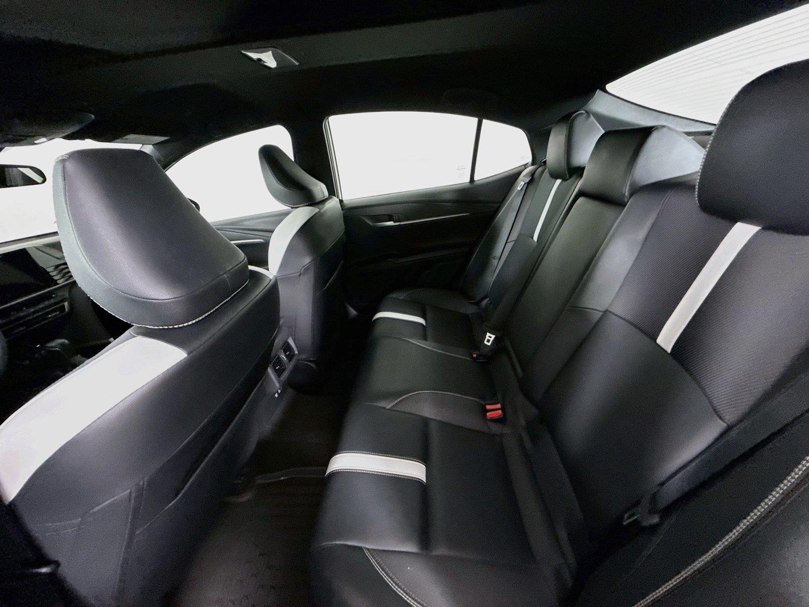2025 Toyota Camry SE photo 29