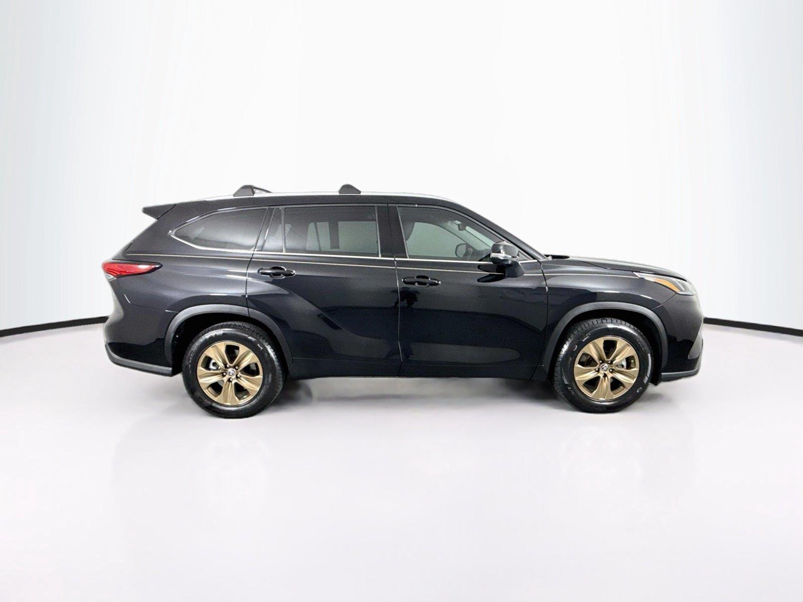 2022 Toyota Highlander Hybrid Bronze Edition photo 9