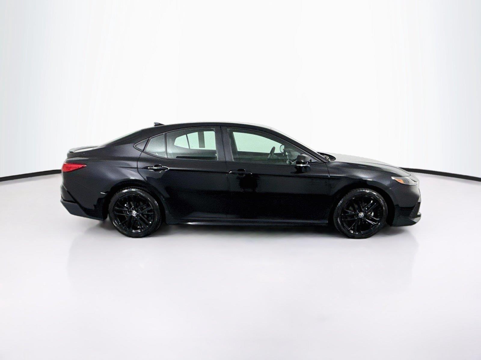 2025 Toyota Camry SE photo 9