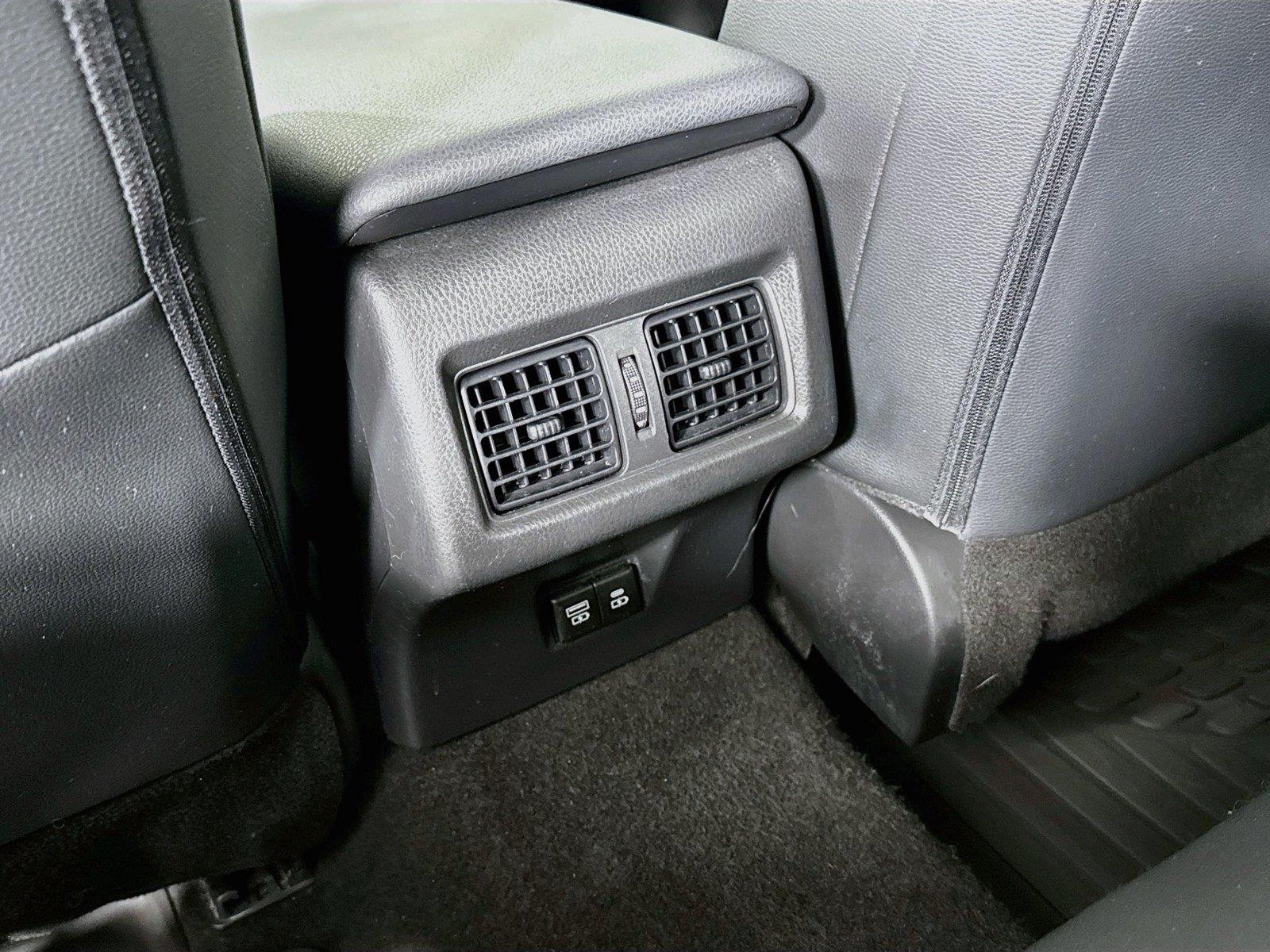 2025 Toyota Camry SE photo 32
