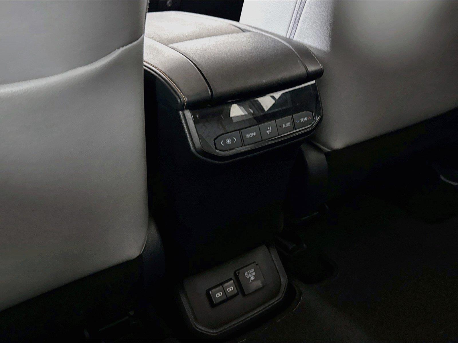 2022 Toyota Highlander Hybrid Bronze Edition photo 34