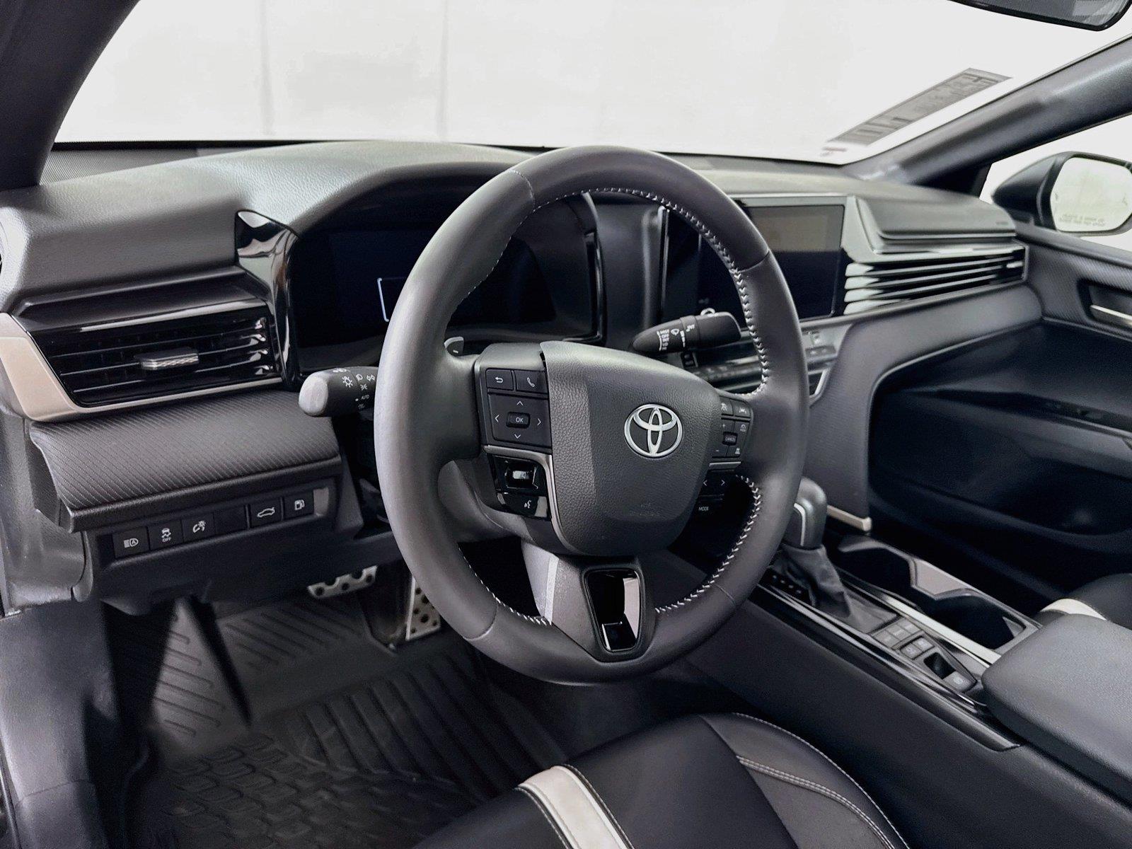 2025 Toyota Camry SE photo 3