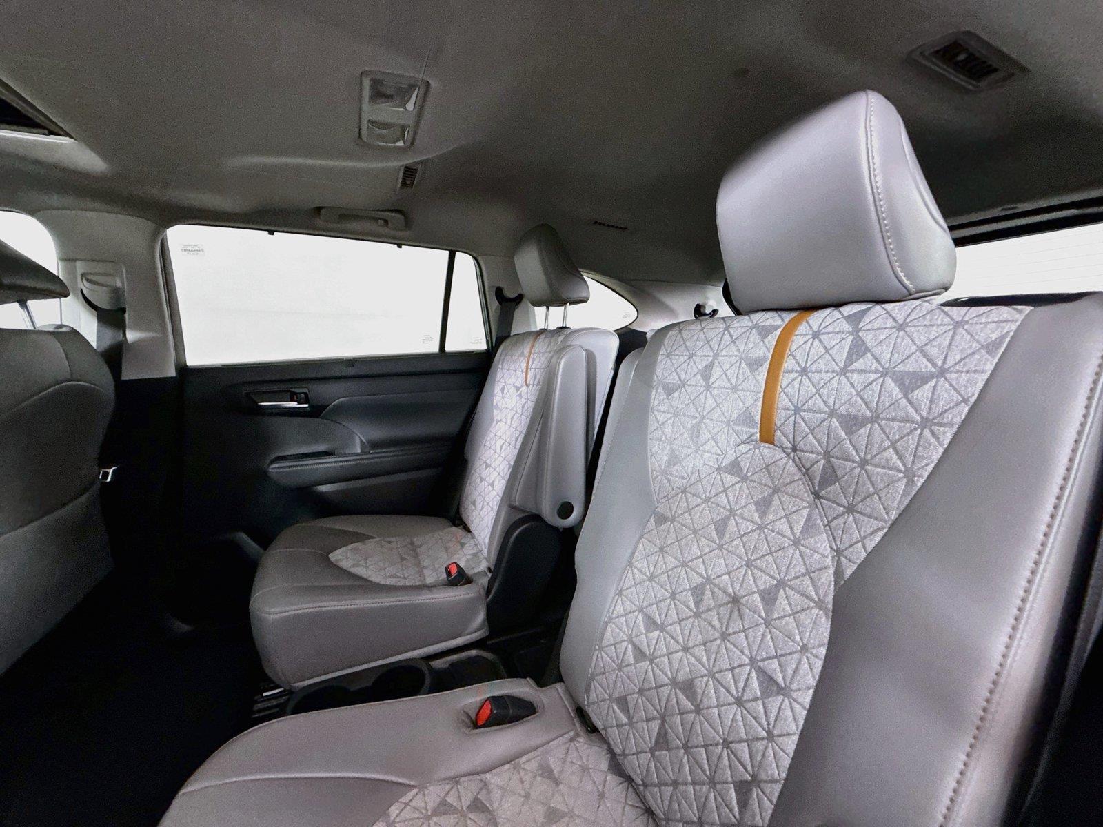 2022 Toyota Highlander Hybrid Bronze Edition photo 29