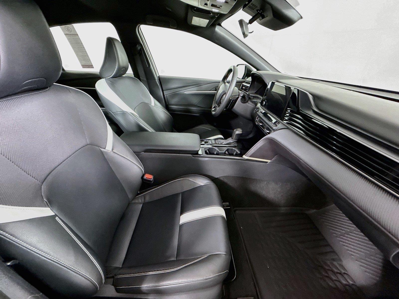 2025 Toyota Camry SE photo 38