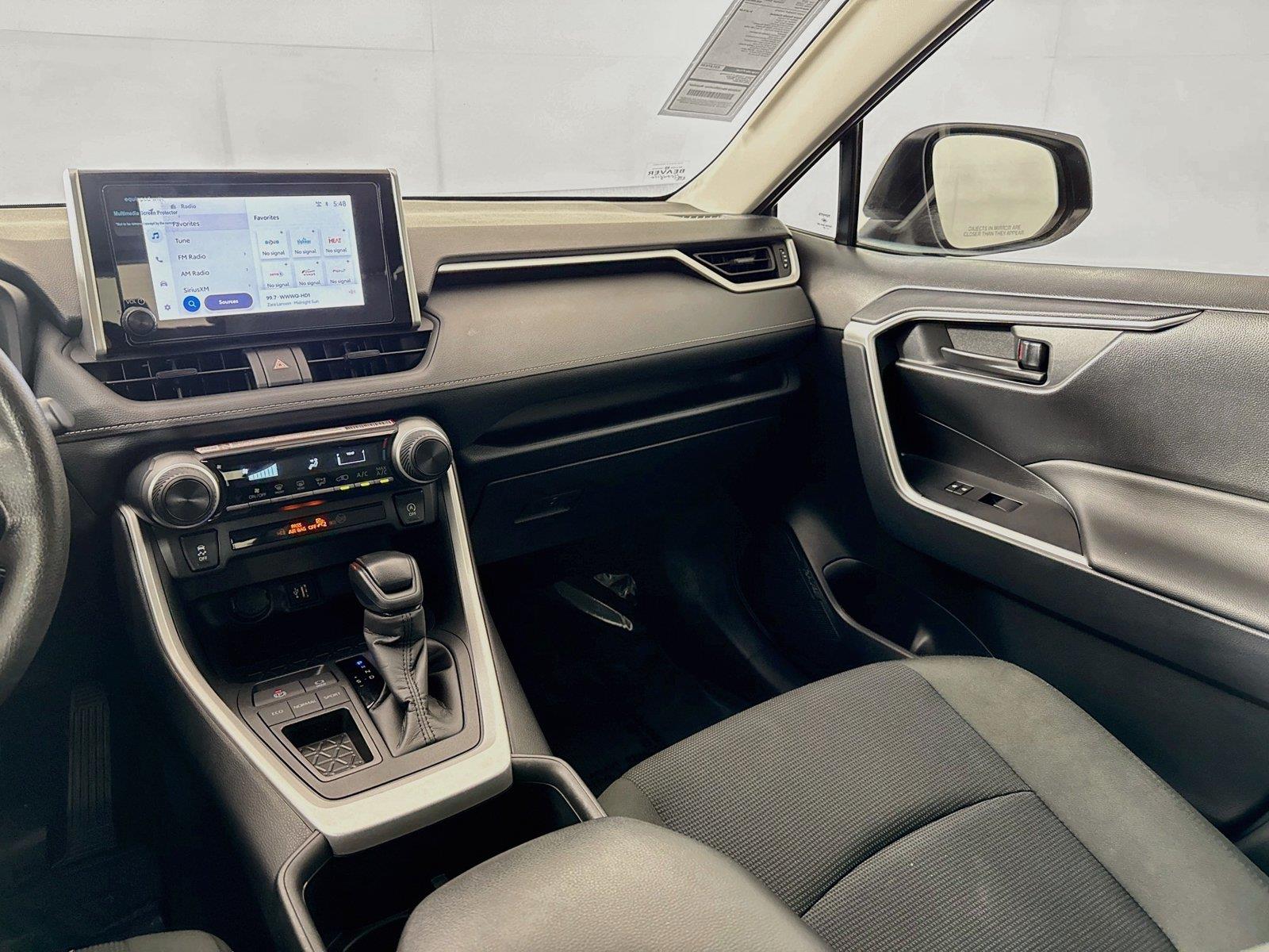2025 Toyota RAV4 LE photo 27