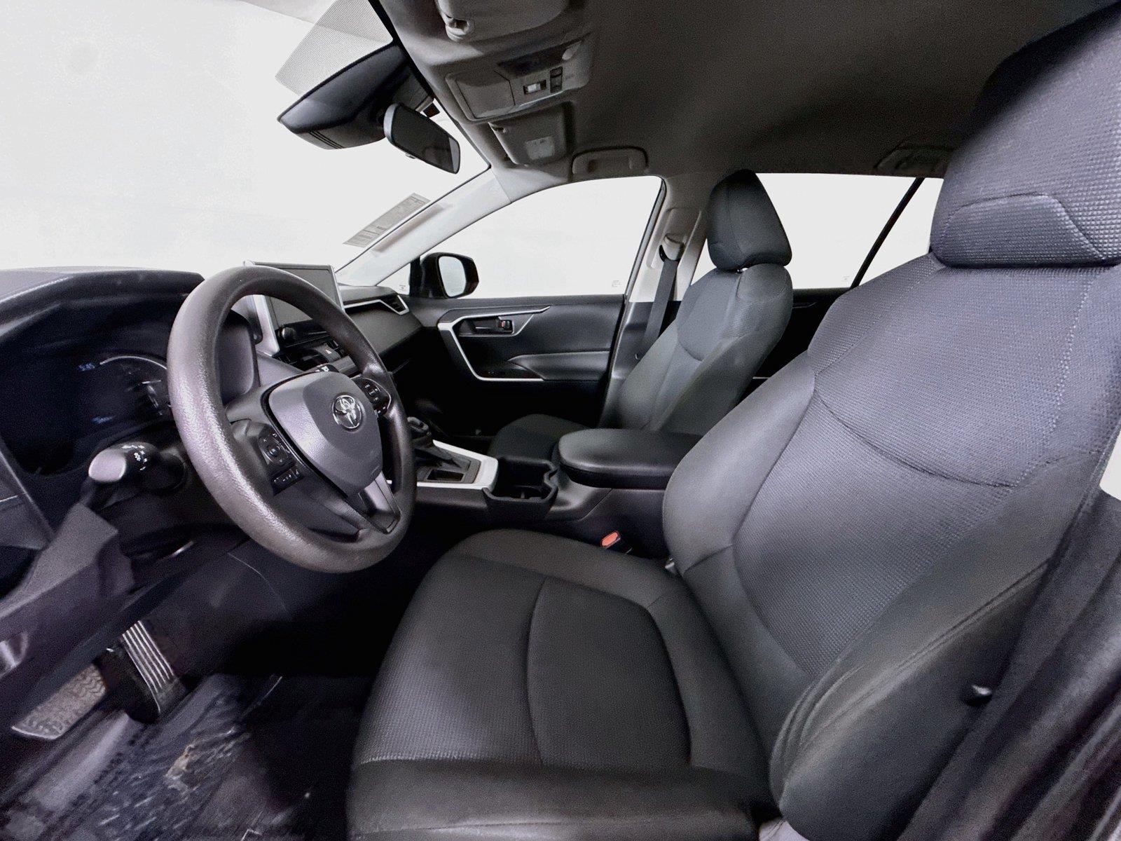 2025 Toyota RAV4 LE photo 2
