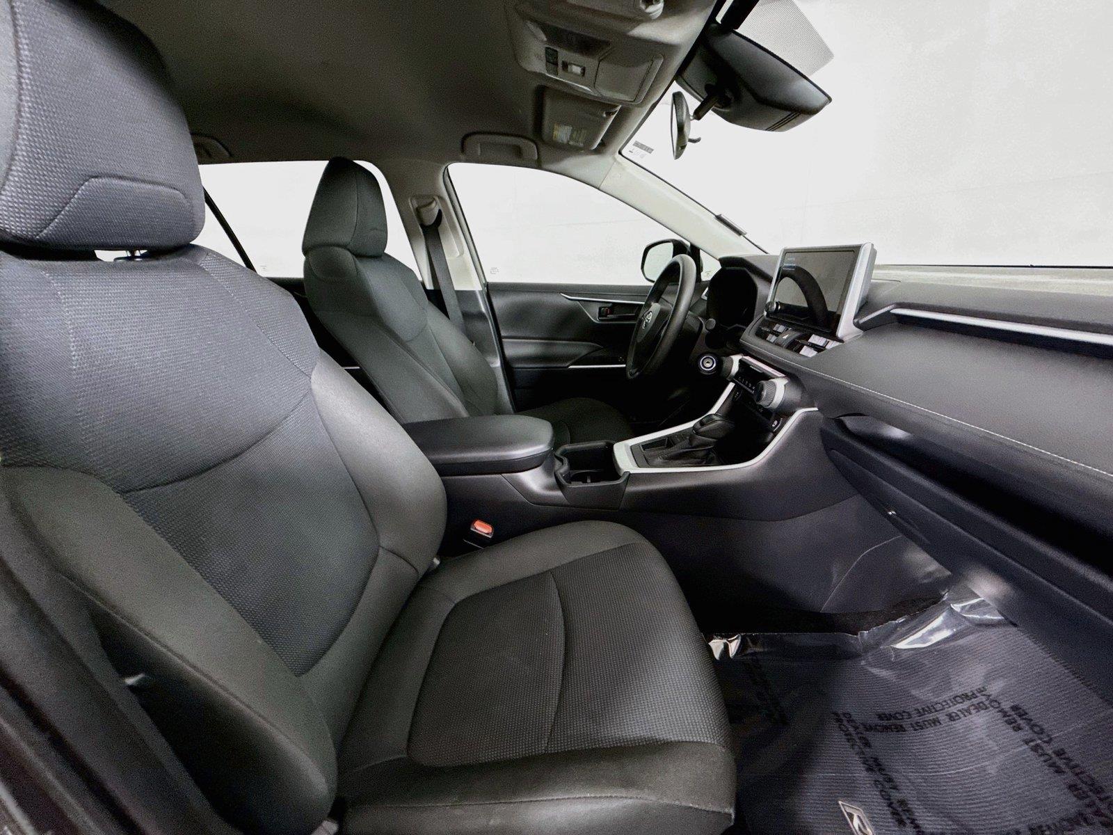 2025 Toyota RAV4 LE photo 36