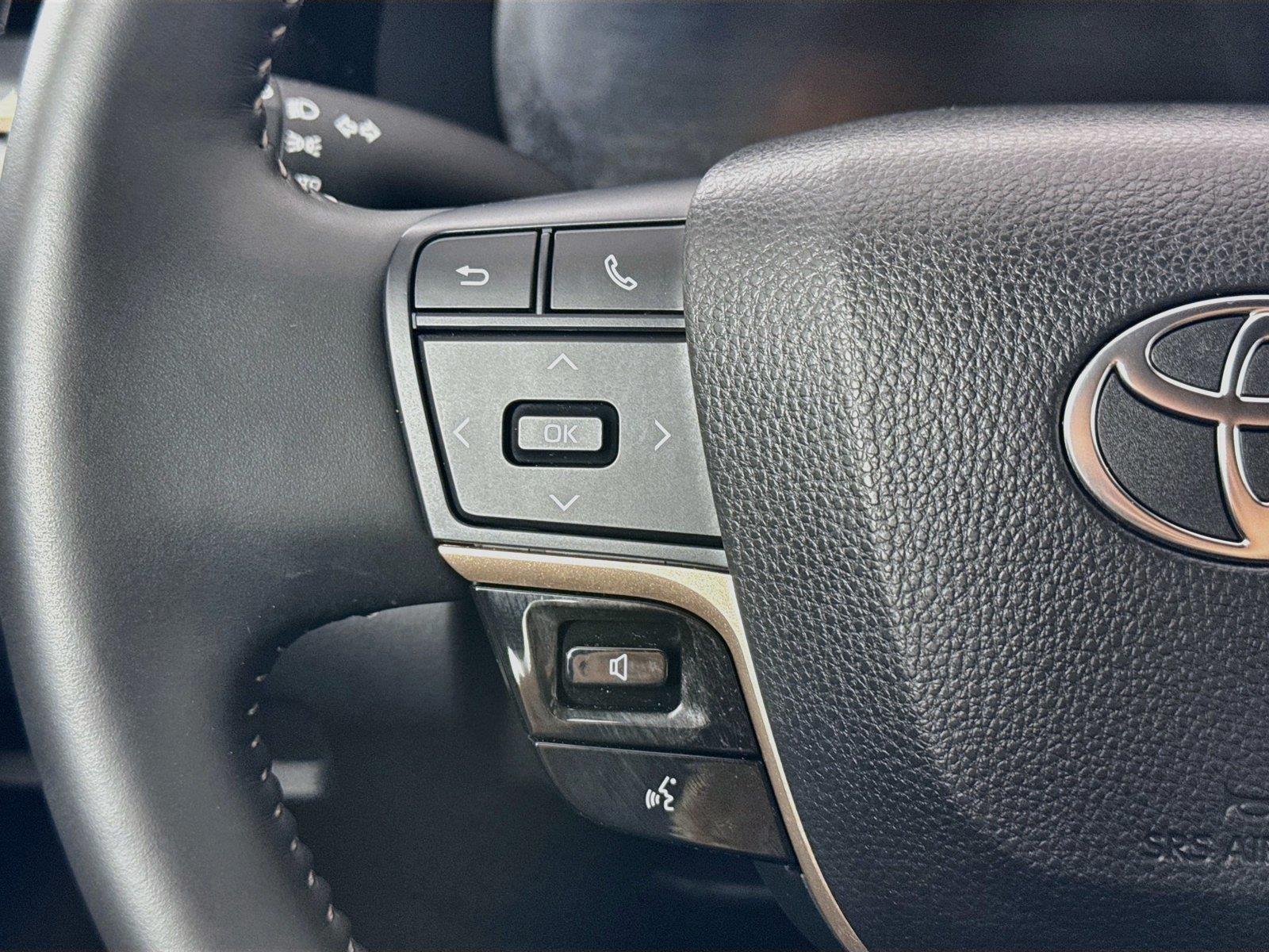 2026 Toyota Crown XLE photo 17