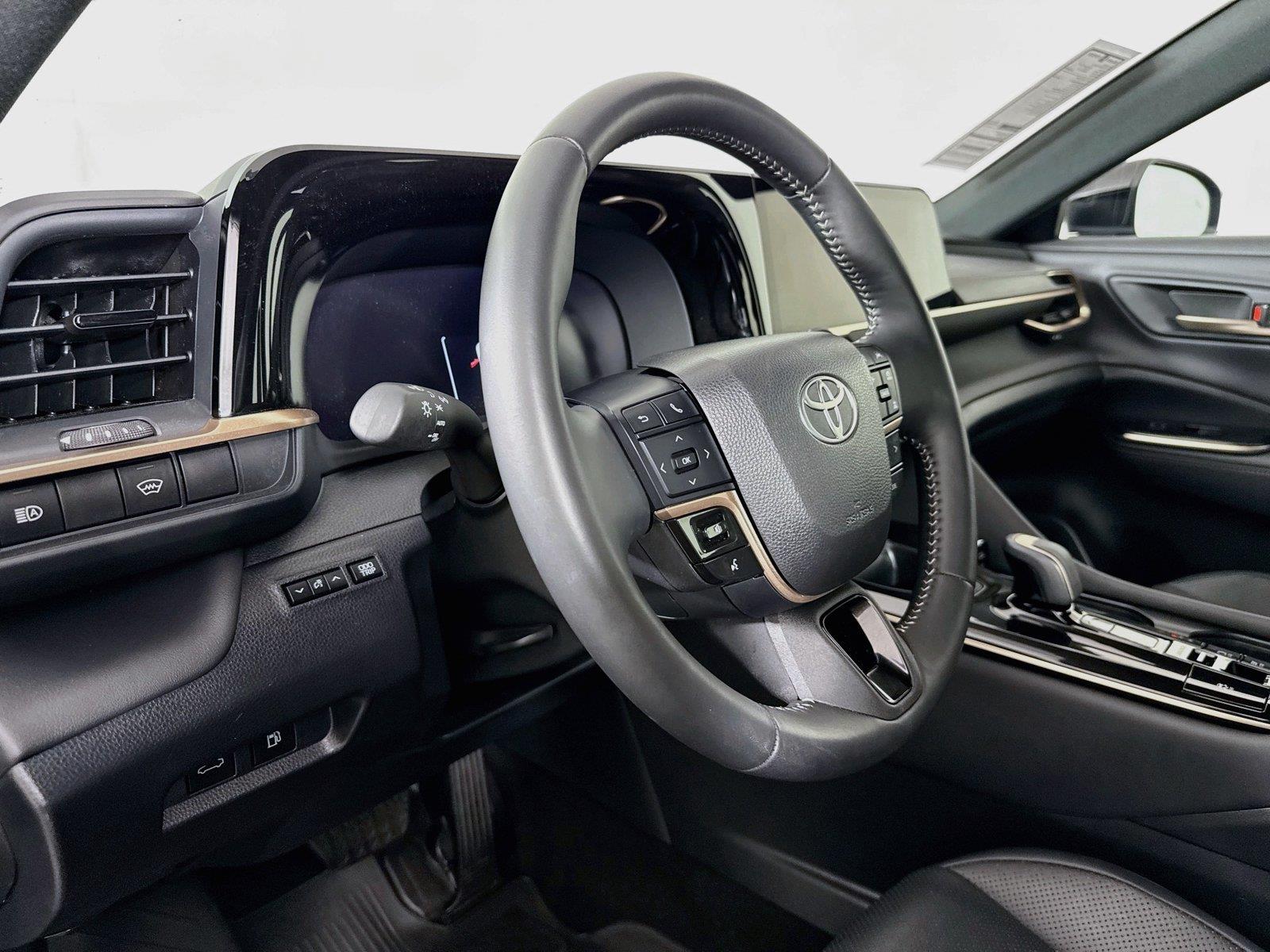 2026 Toyota Crown XLE photo 3