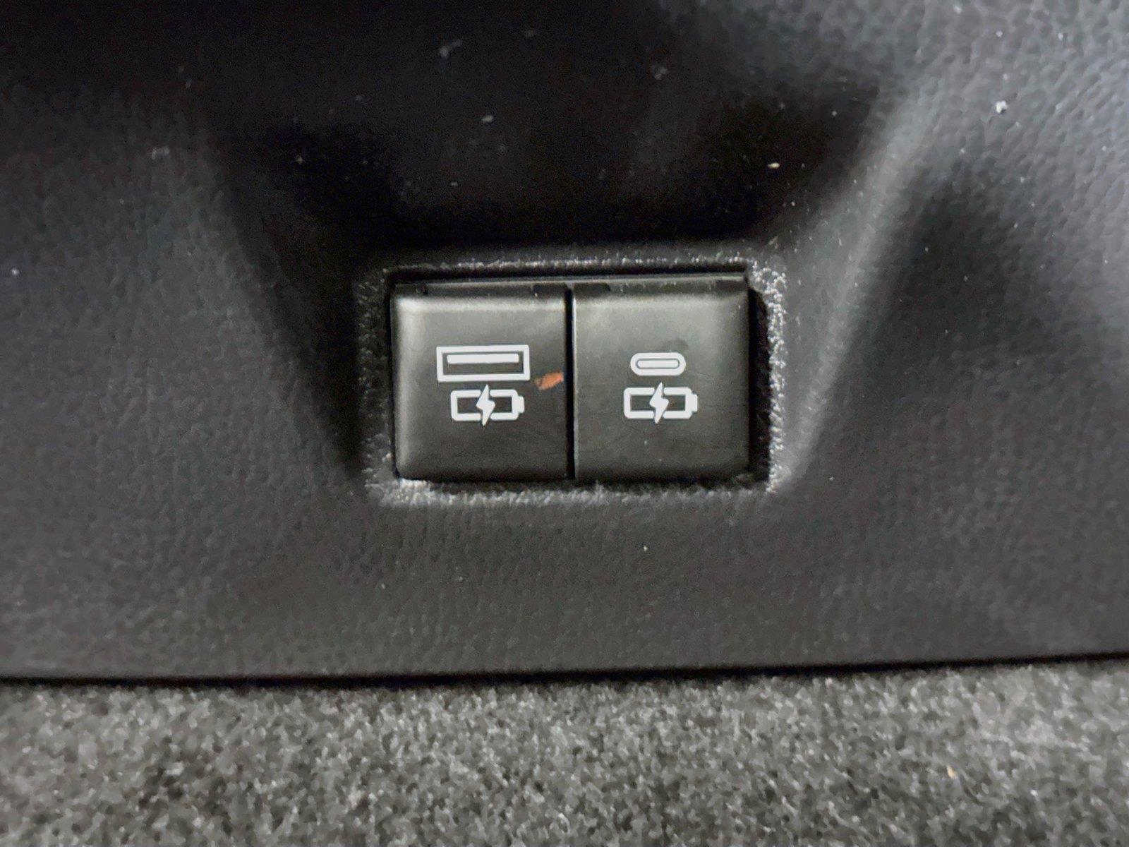 2025 Toyota Camry SE photo 36