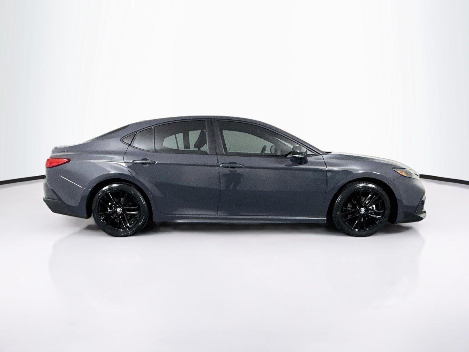 2025 Toyota Camry SE photo 9