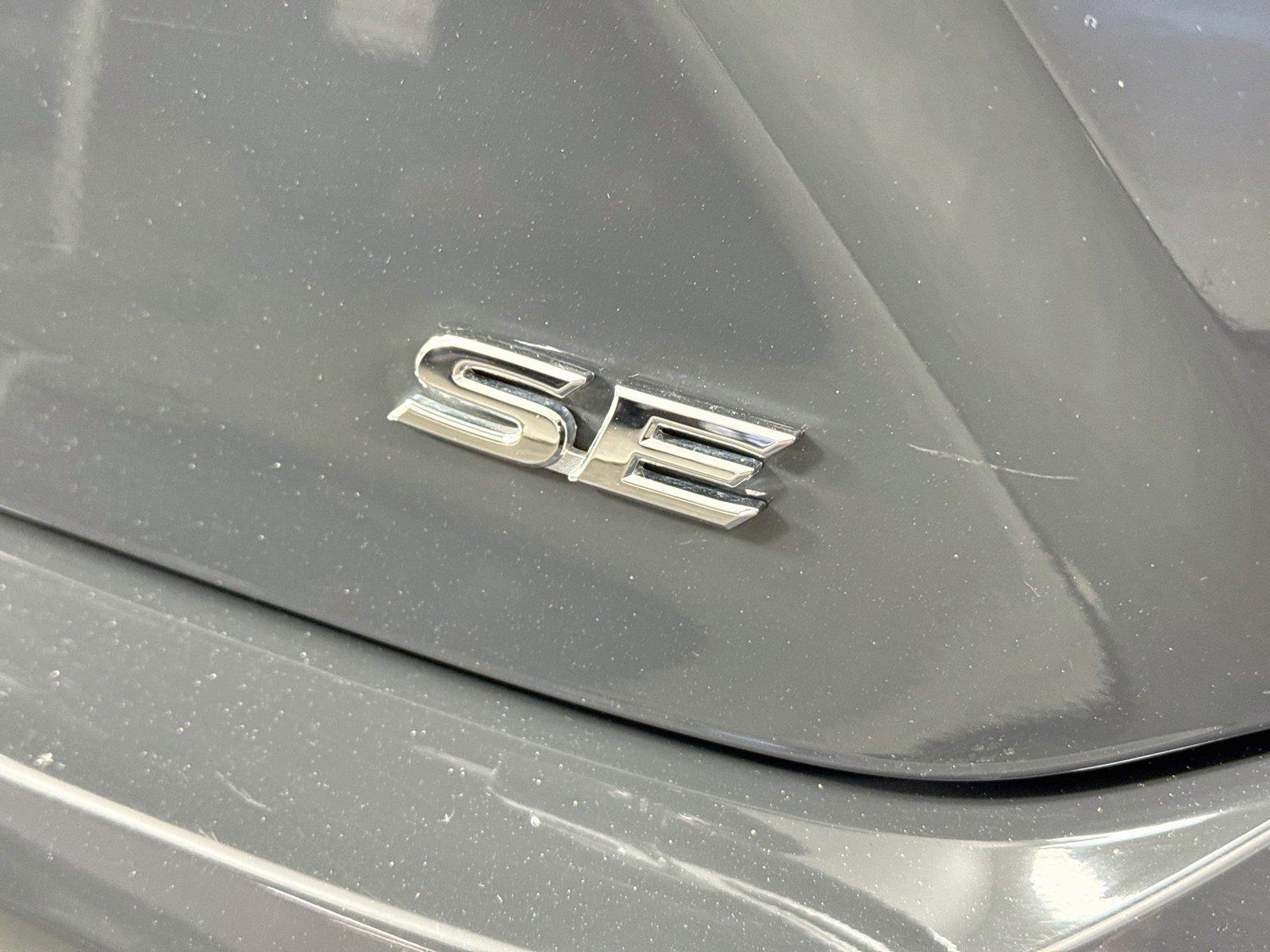 2025 Toyota Camry SE photo 13