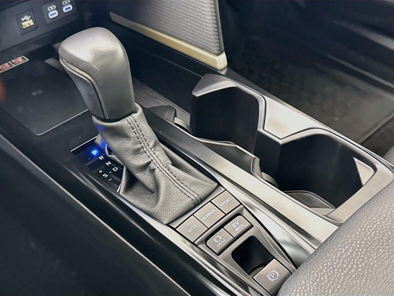 2025 Toyota Camry SE photo 26