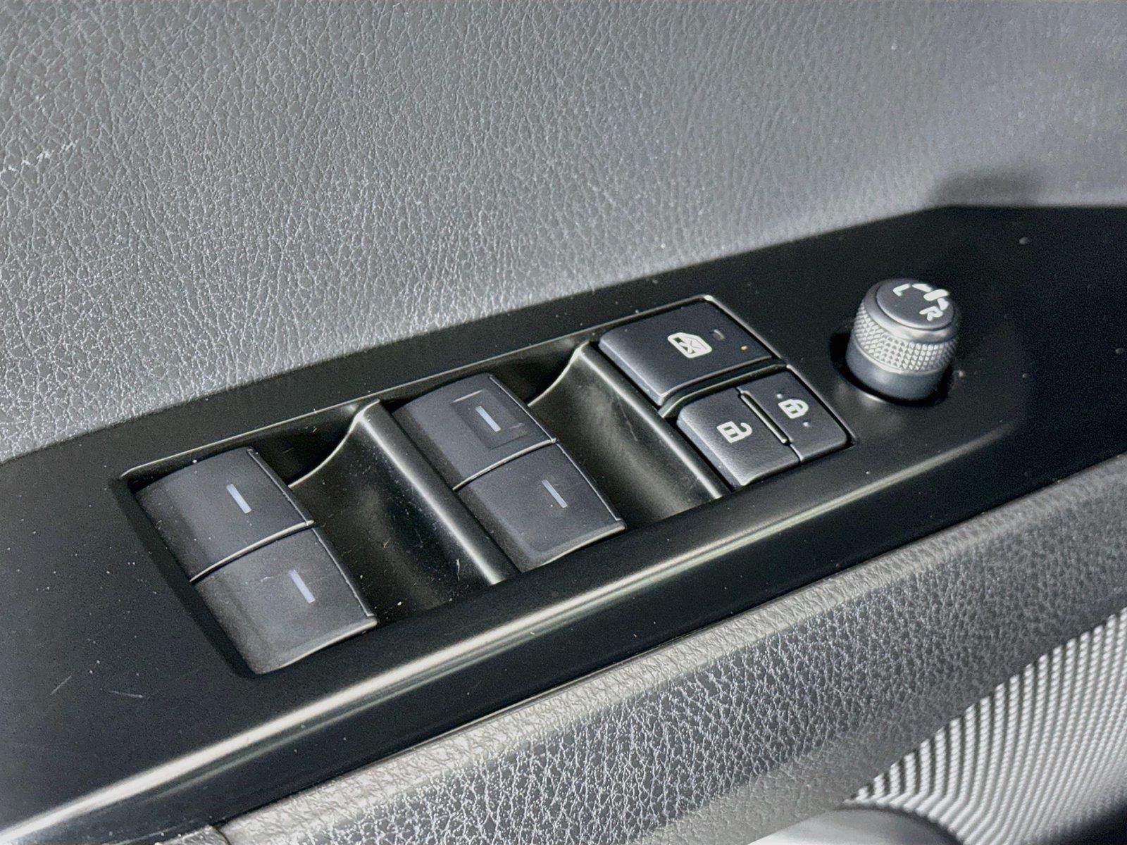 2025 Toyota Camry SE photo 27