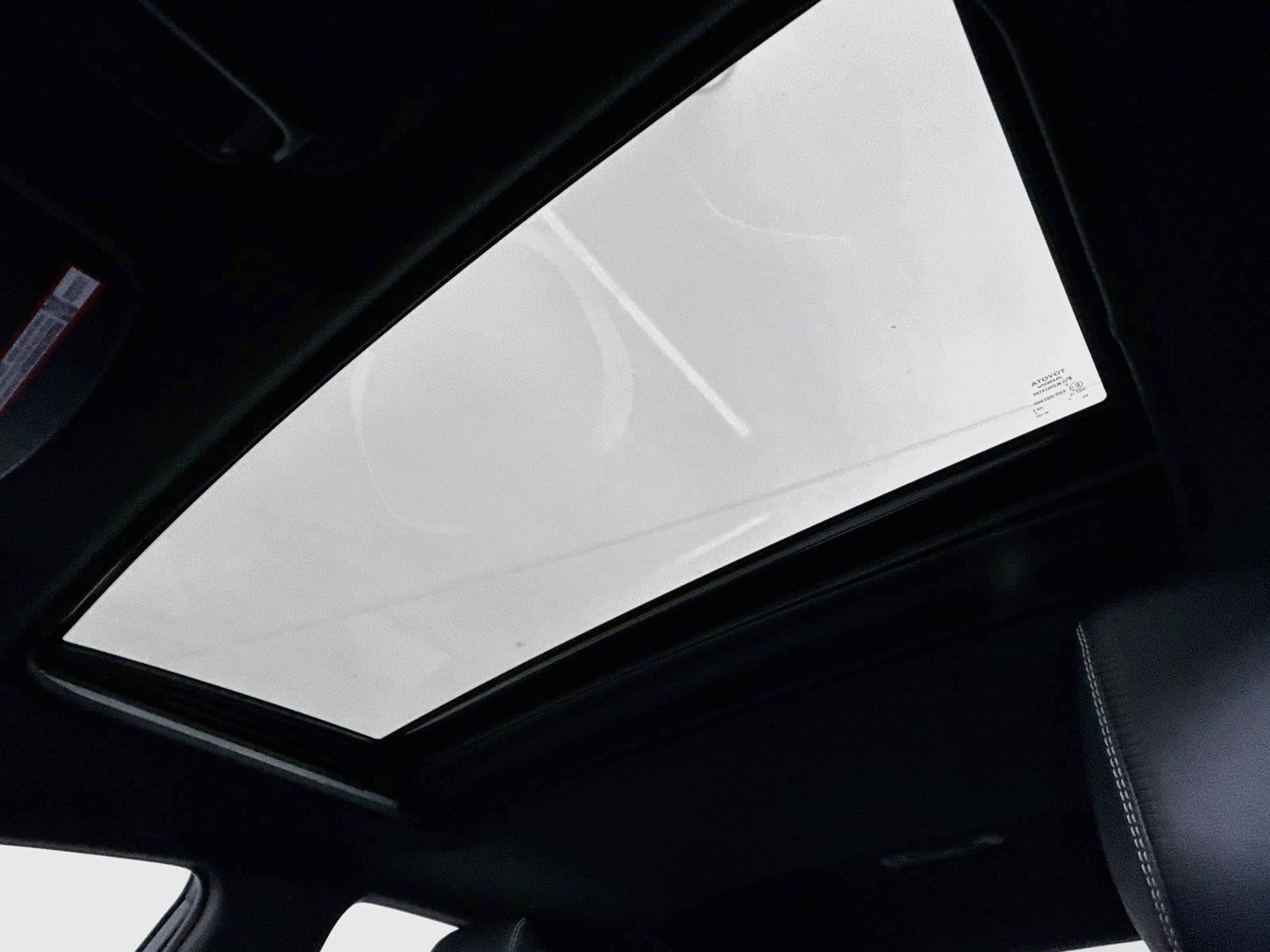 2025 Toyota Camry SE photo 5