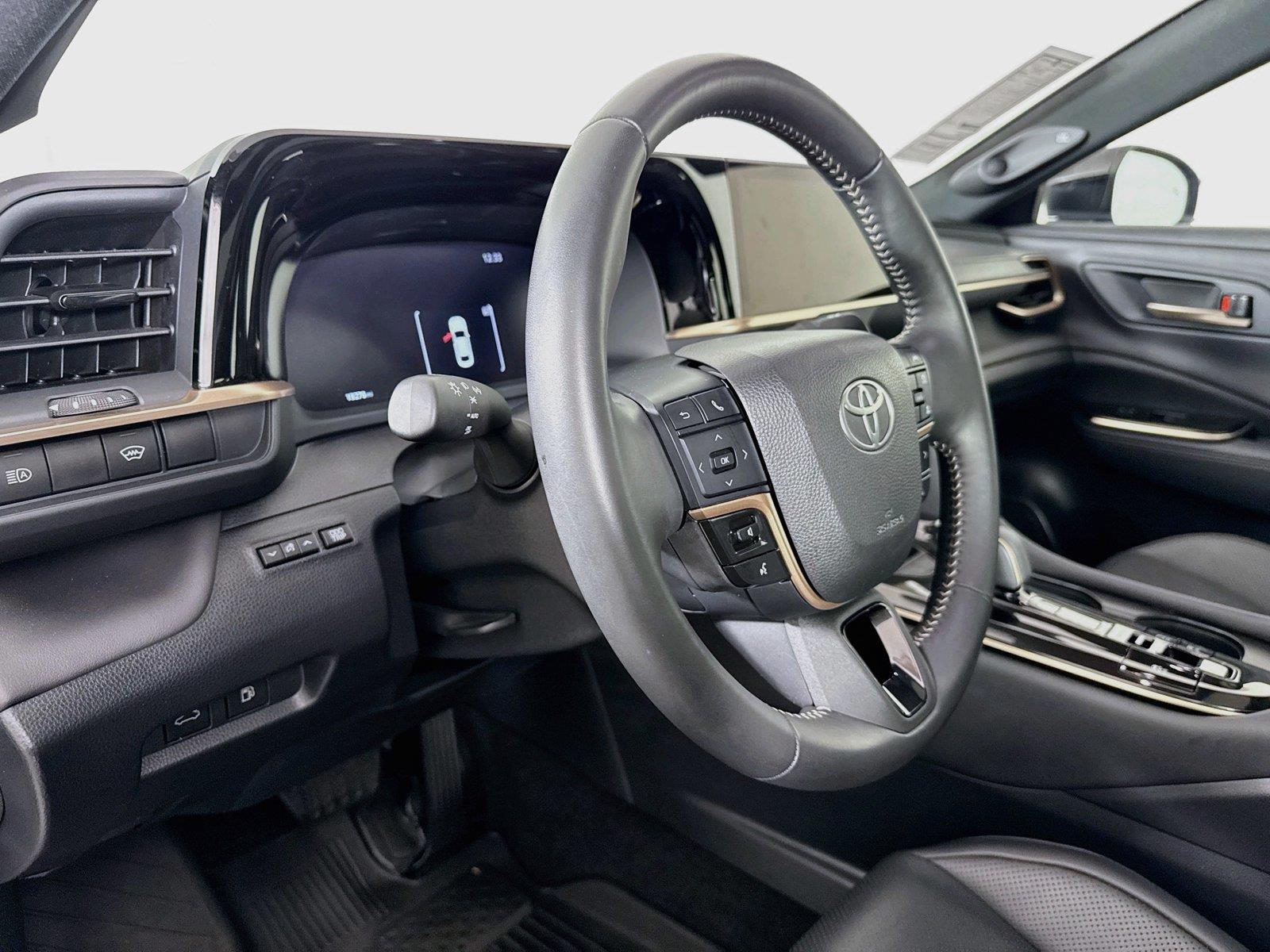 2026 Toyota Crown Limited photo 3