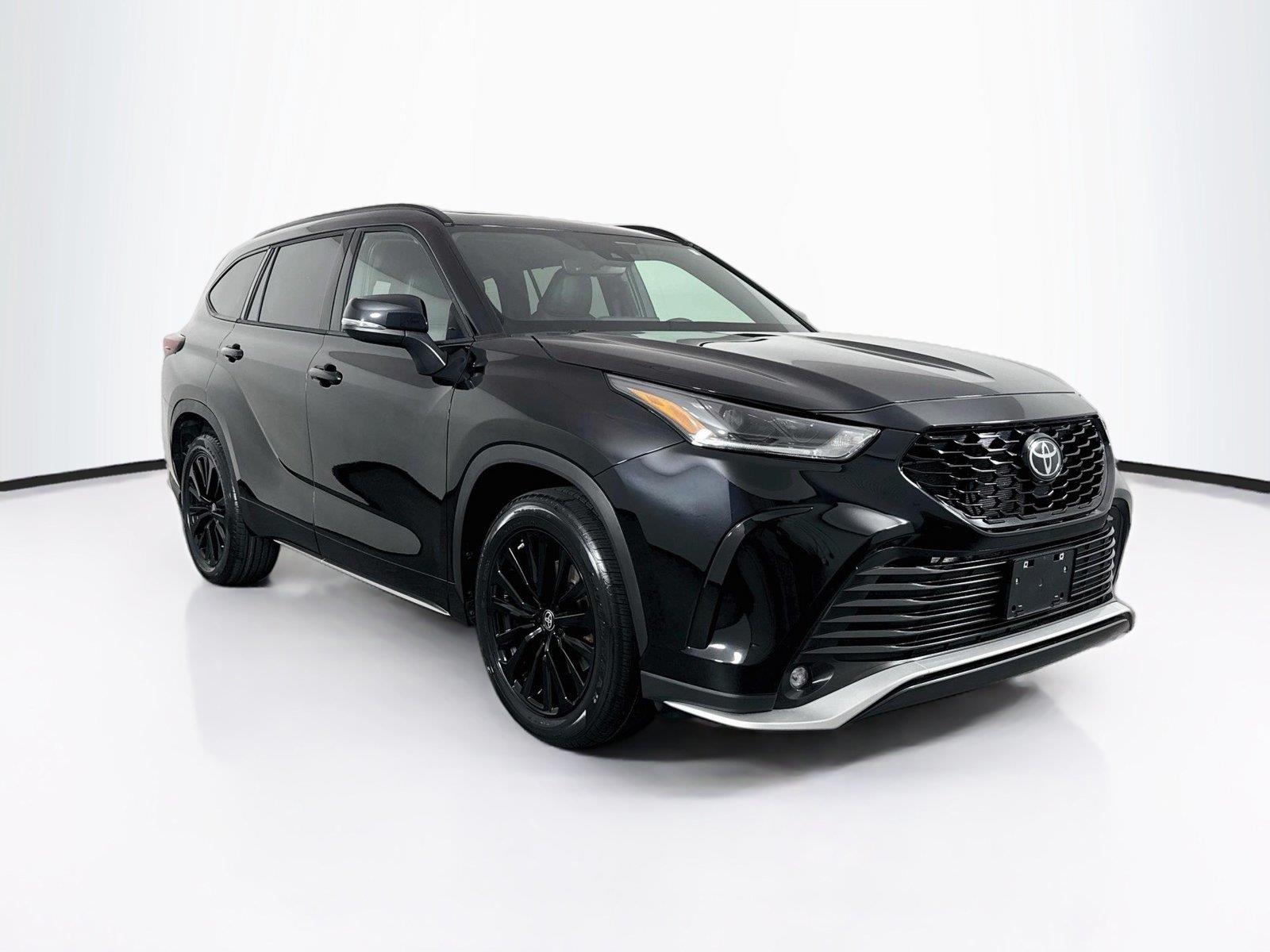 2025 Toyota Highlander LE photo 9