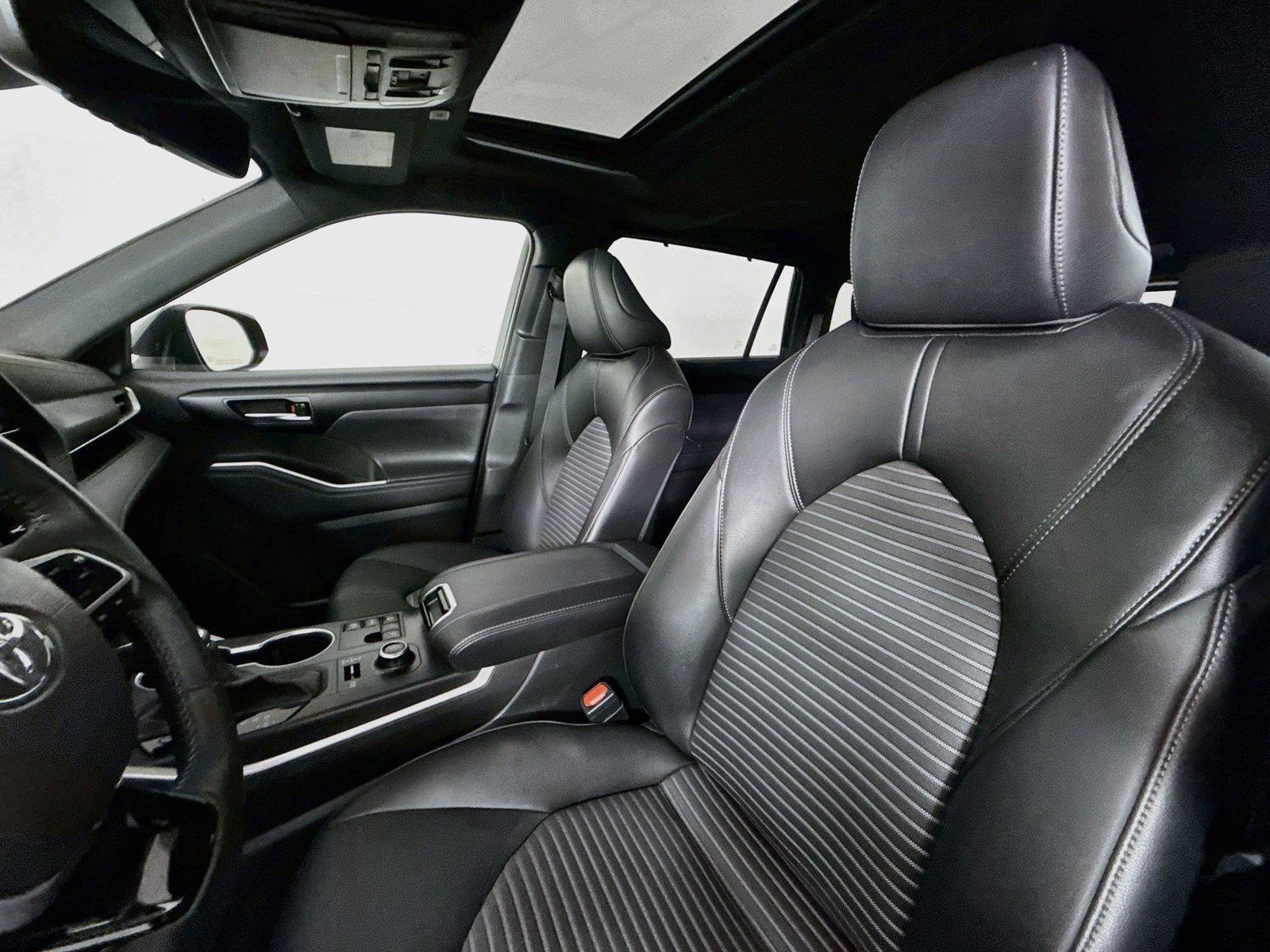 2025 Toyota Highlander LE photo 2