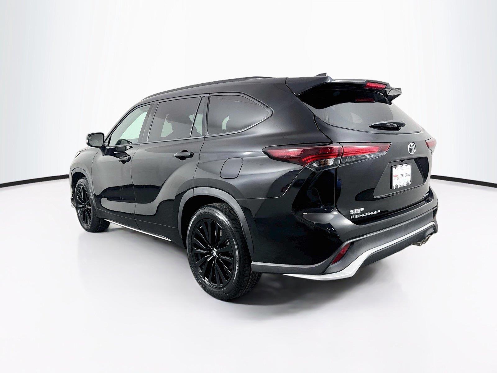2025 Toyota Highlander LE photo 12