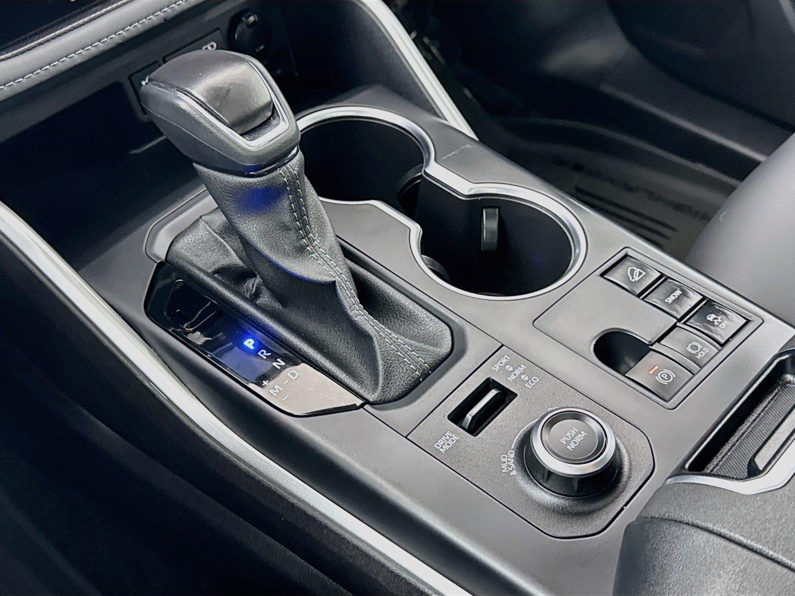 2025 Toyota Highlander LE photo 27