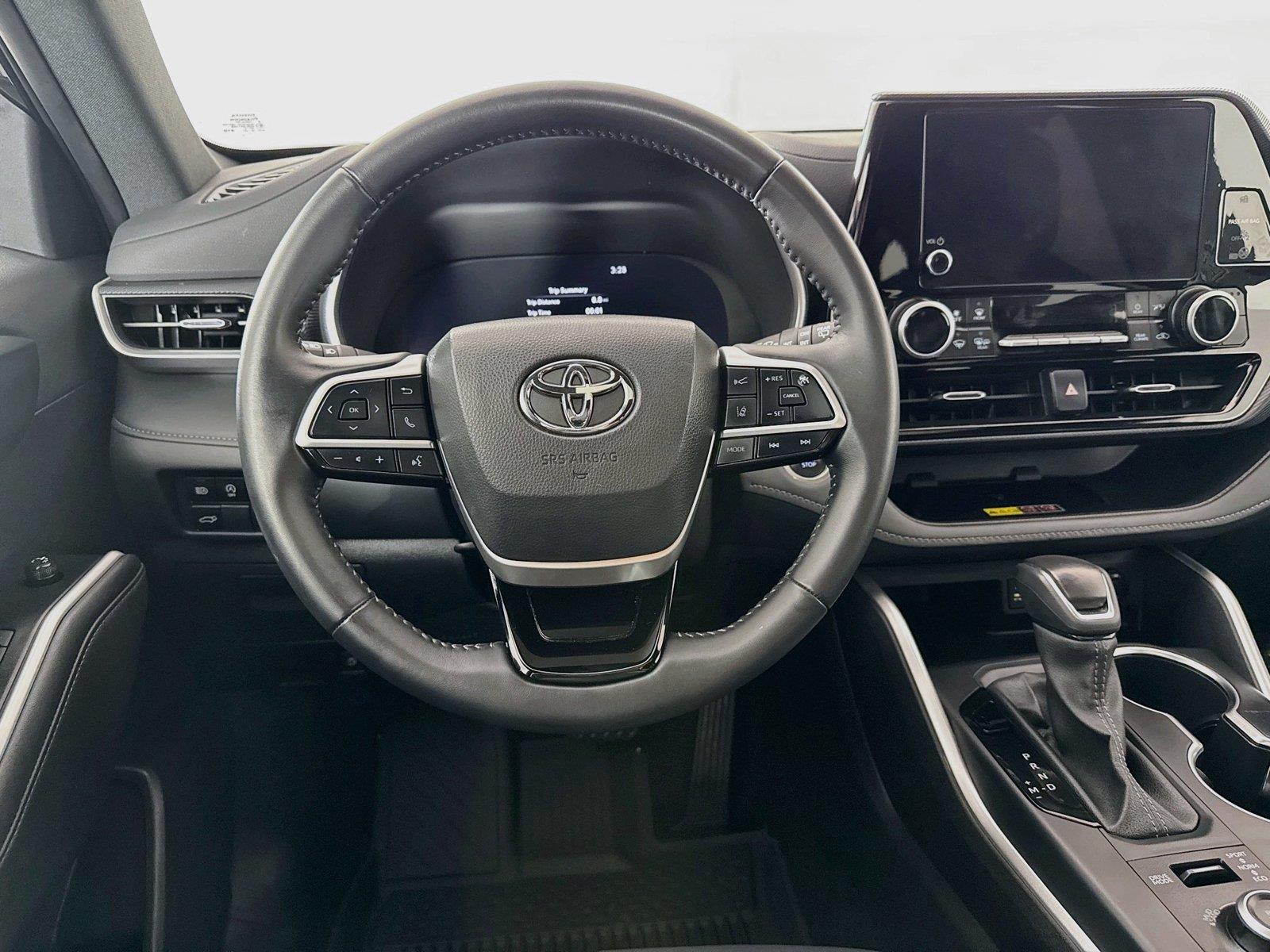 2025 Toyota Highlander LE photo 31