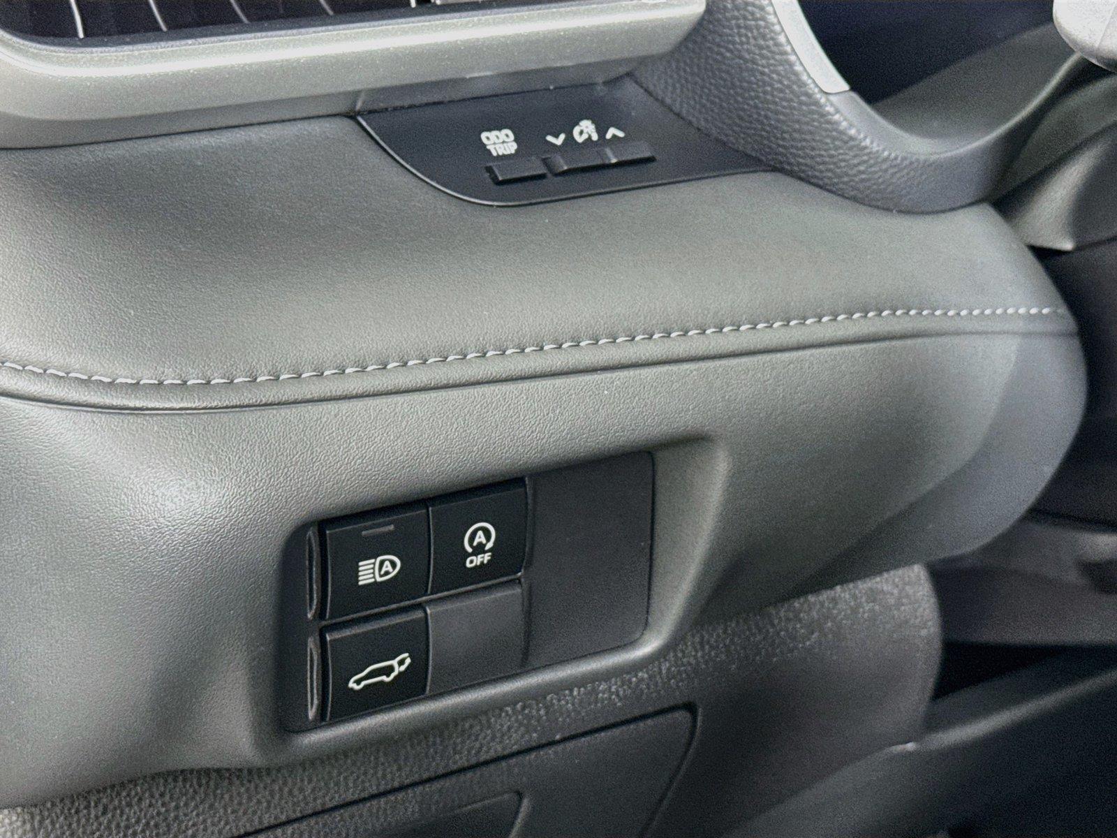 2025 Toyota Highlander LE photo 15