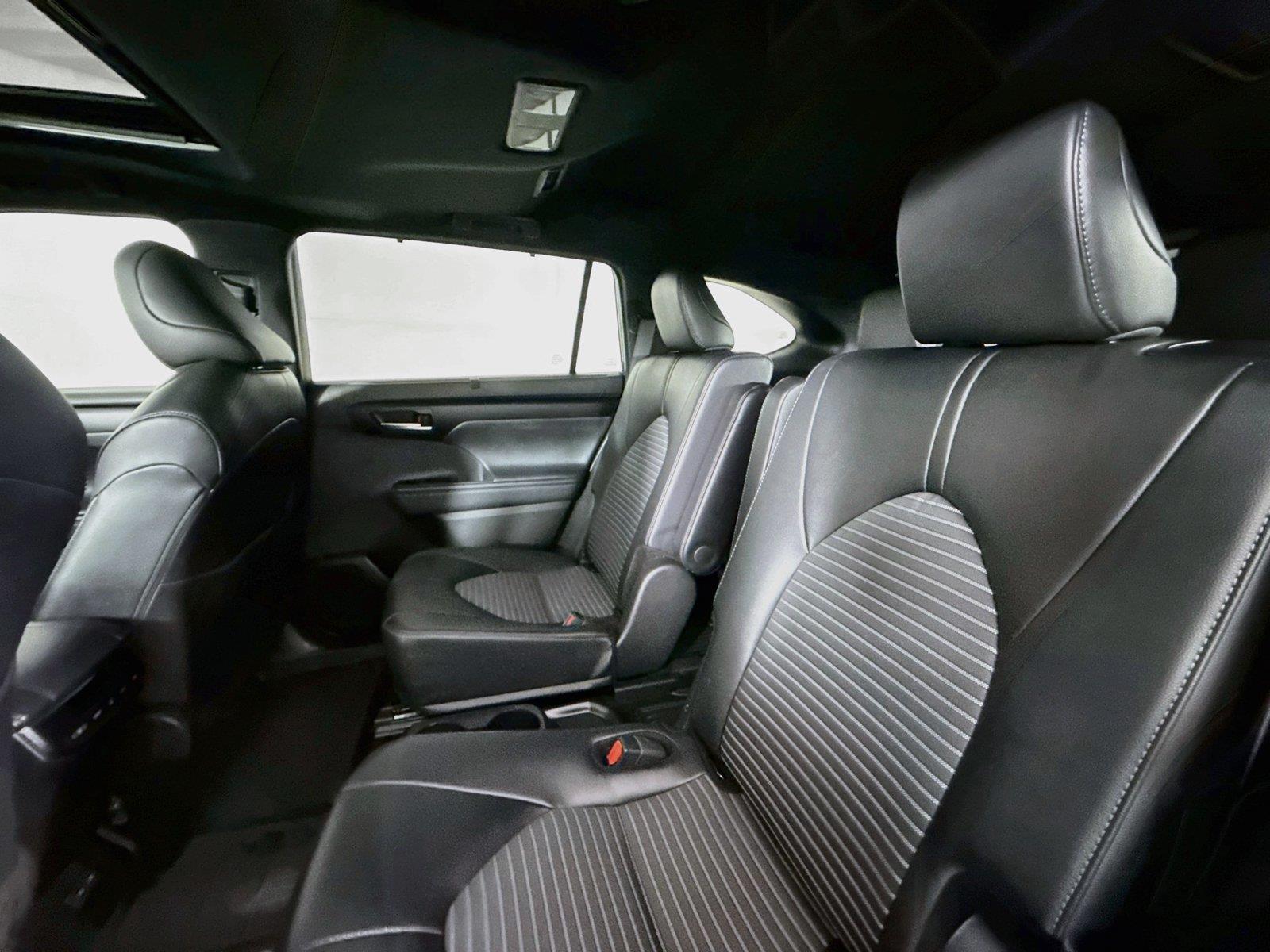 2025 Toyota Highlander LE photo 30