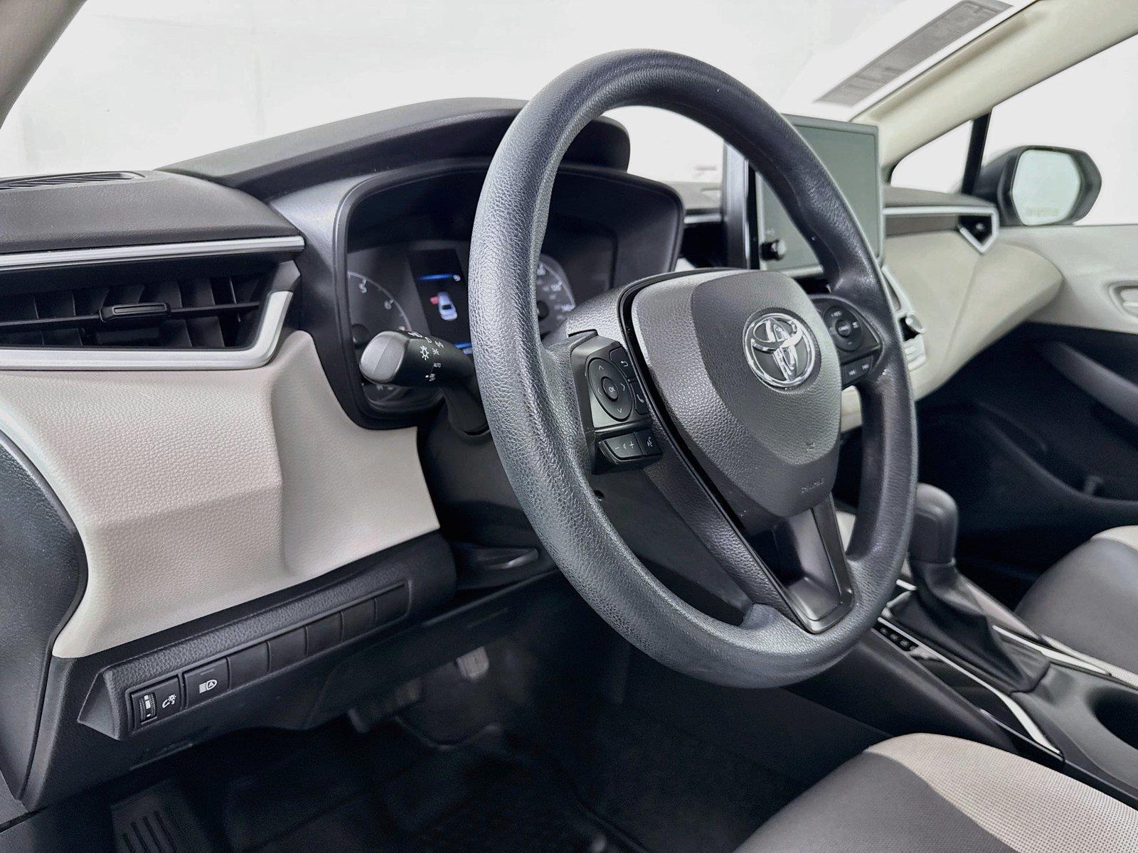 2023 Toyota Corolla LE photo 3