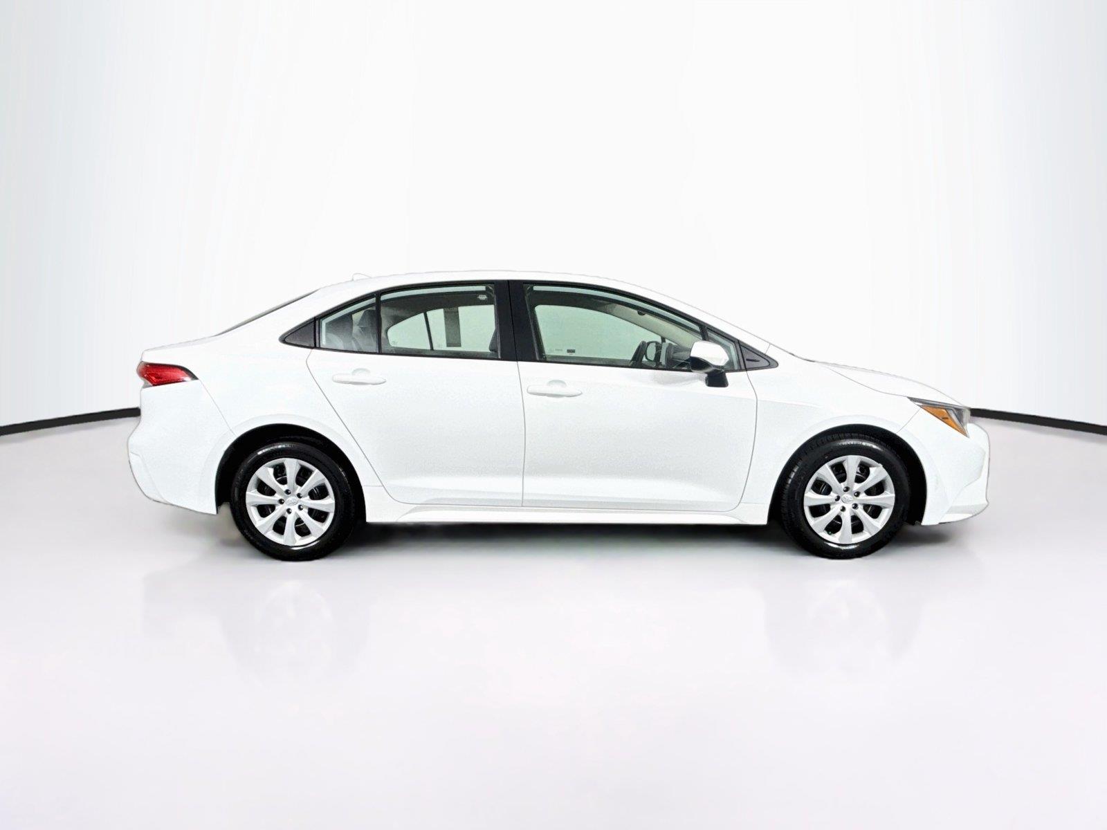 2023 Toyota Corolla LE photo 9