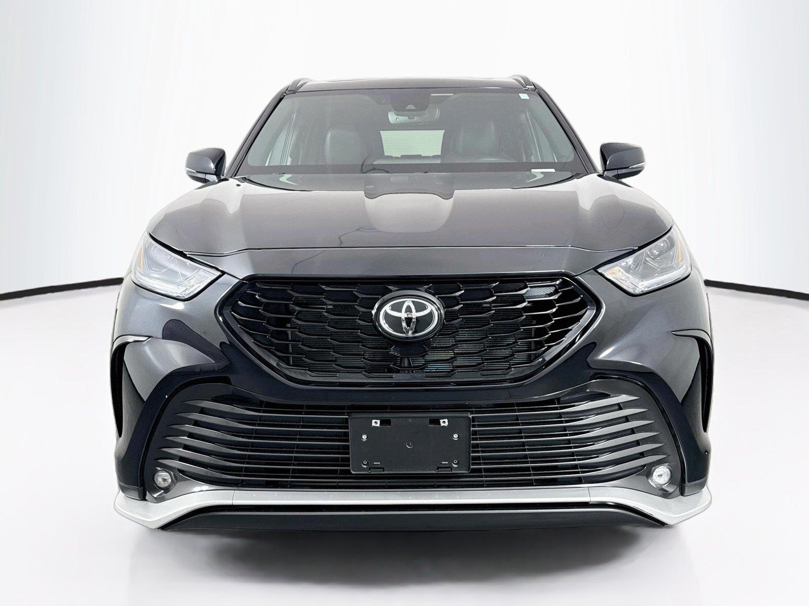 2025 Toyota Highlander LE photo 8