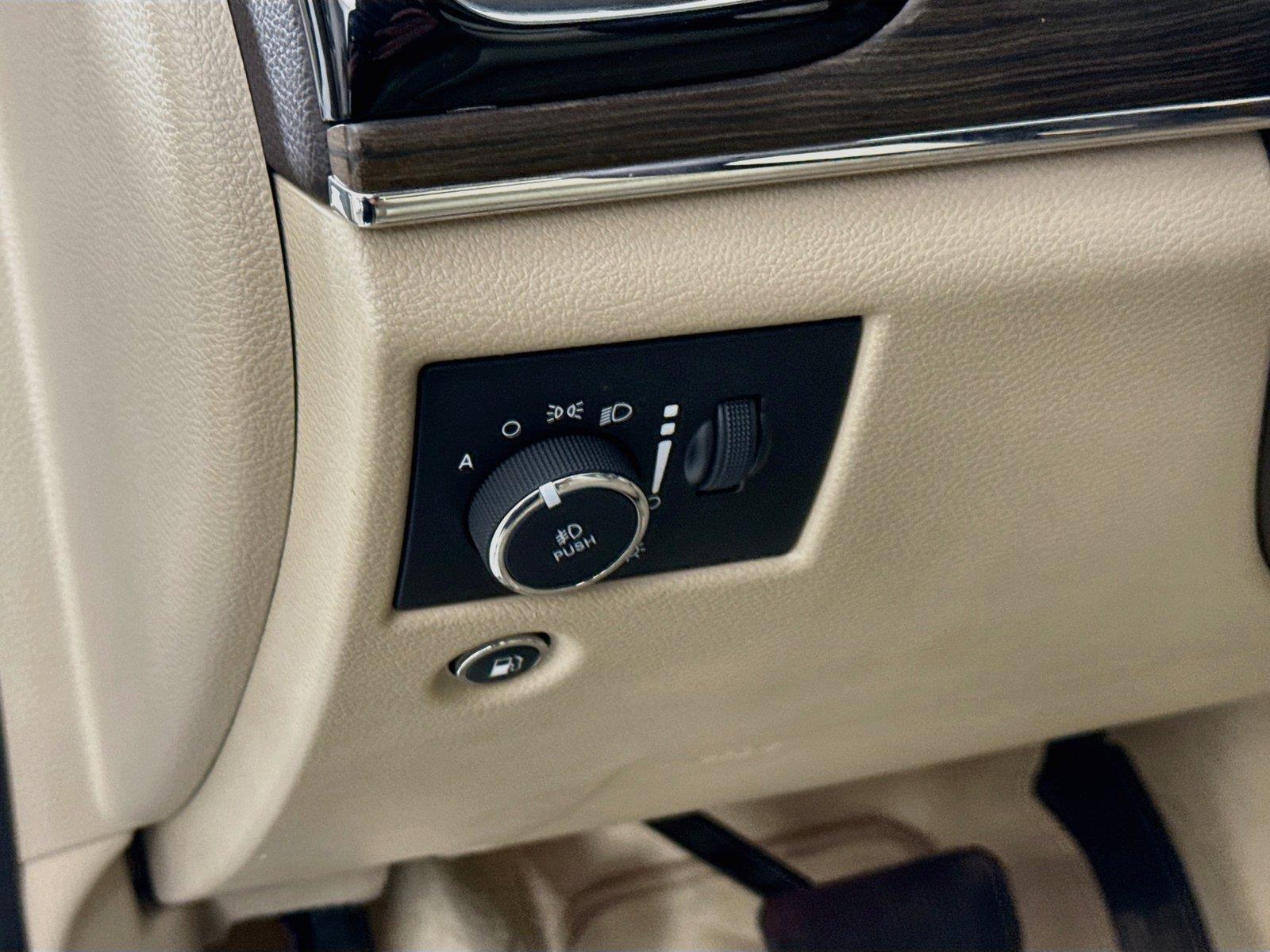 2021 Jeep Grand Cherokee Overland photo 14