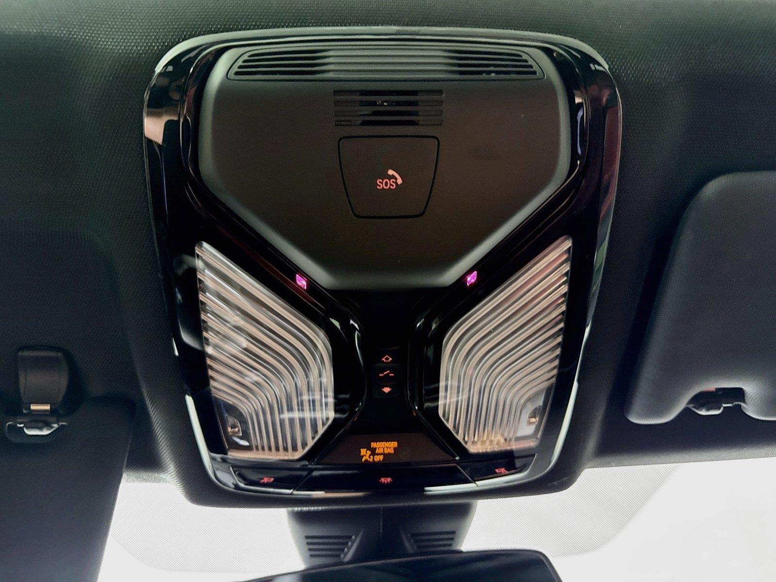 2024 BMW 3 Series 330i photo 23