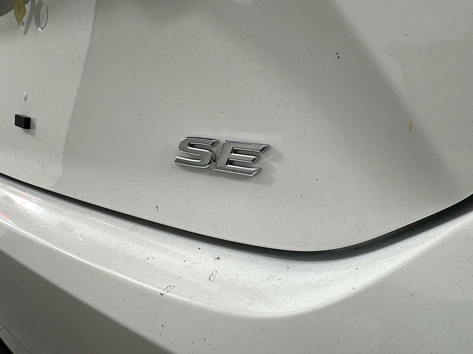 2026 Toyota Camry SE photo 9