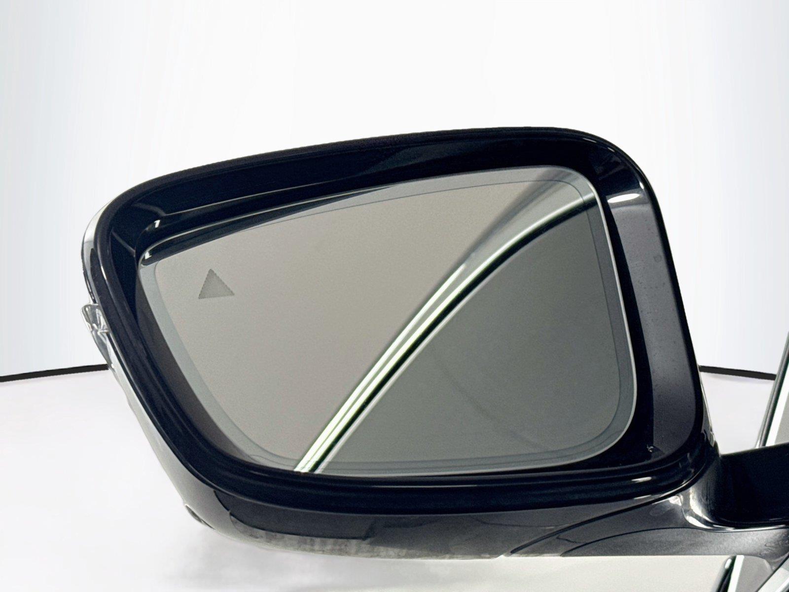 2024 BMW 3 Series 330i photo 4