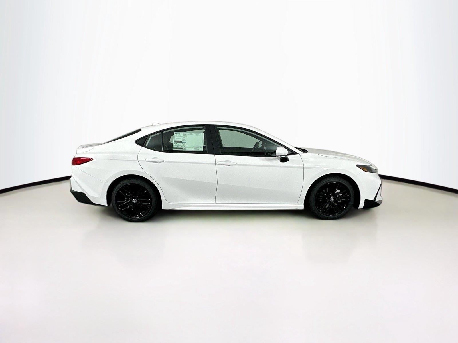 2026 Toyota Camry SE photo 4