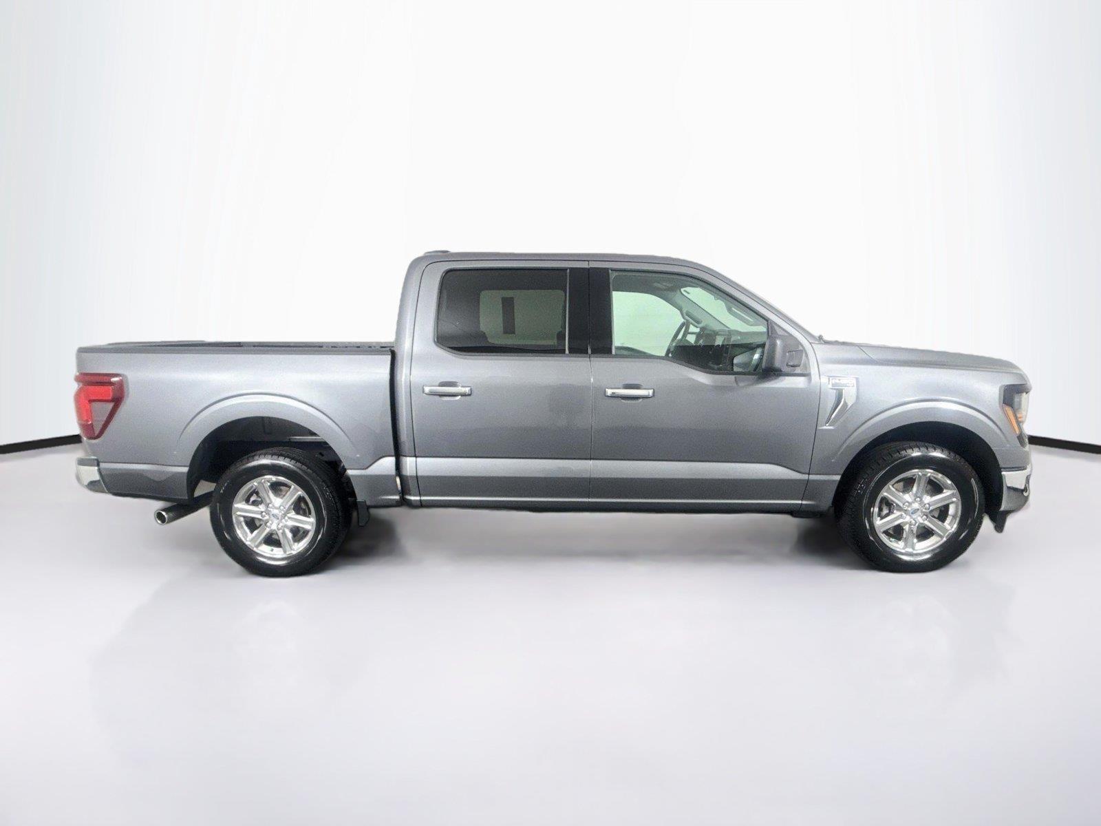 2025 Ford F-150 XLT photo 8