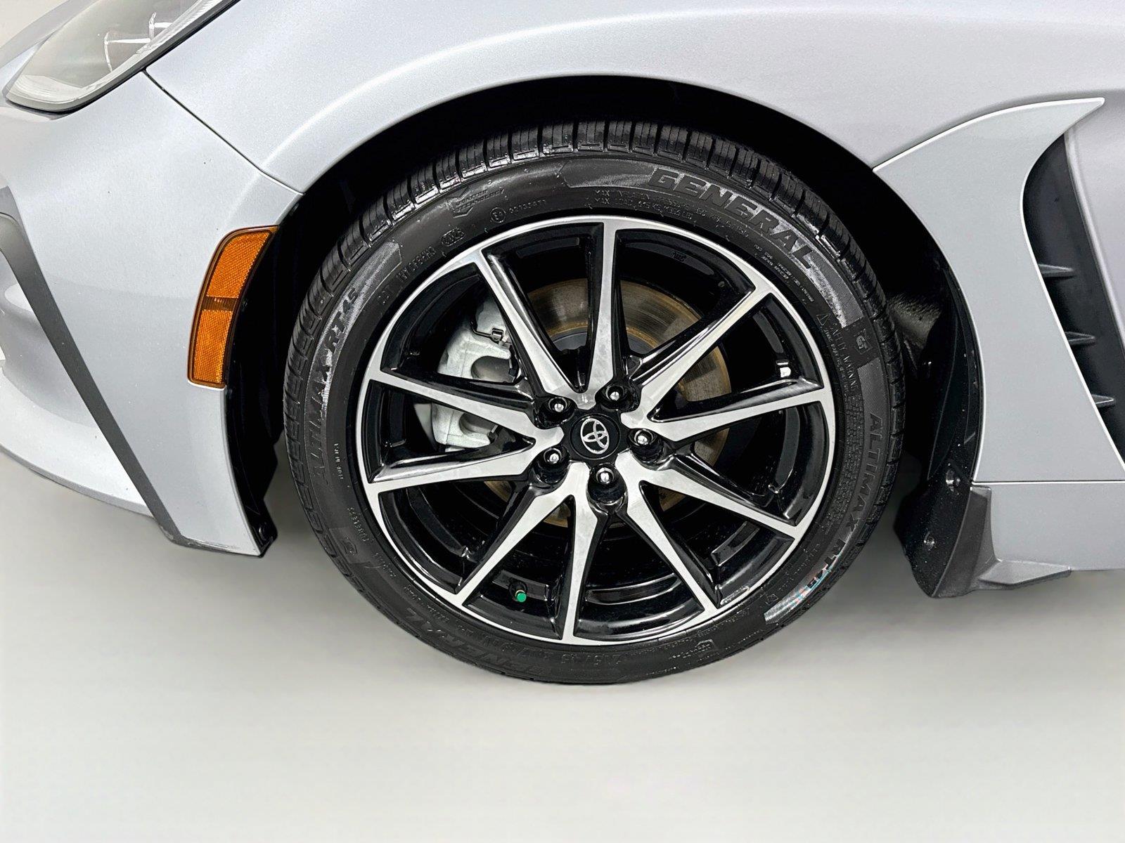 2023 Toyota GR86 Base photo 37