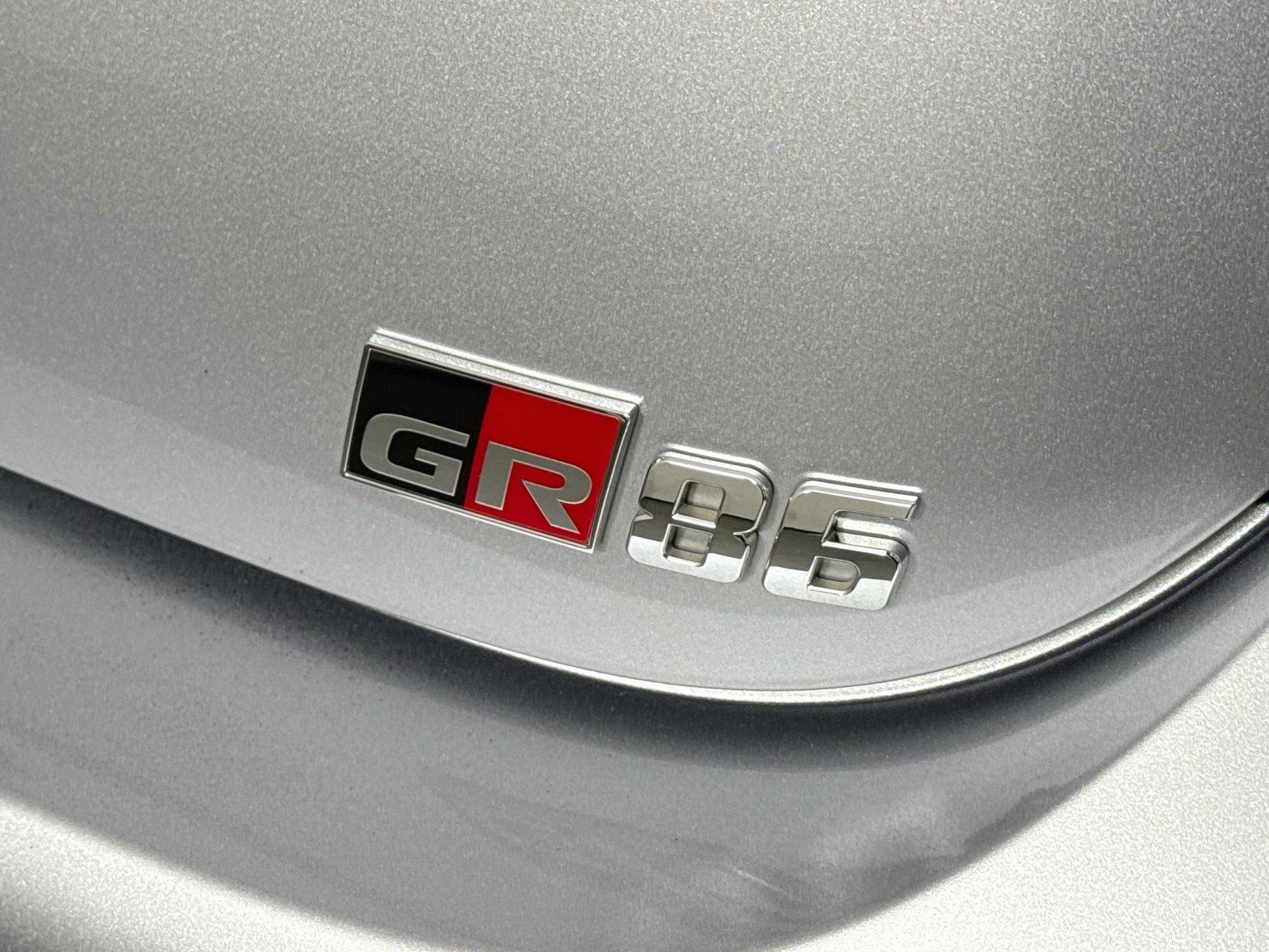 2023 Toyota GR86 Base photo 12