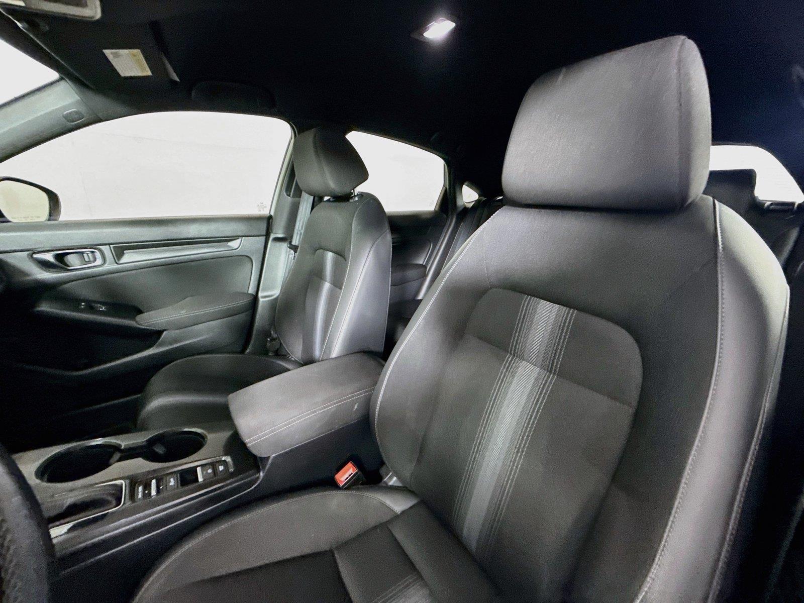 2024 Honda Civic Hatchback Sport photo 2