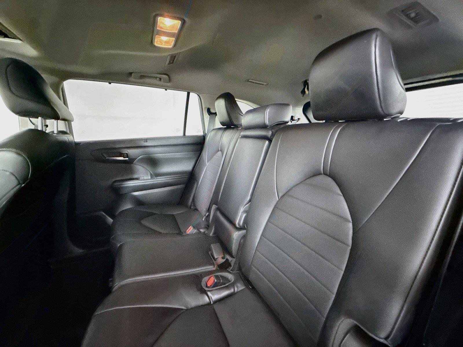 2022 Toyota Highlander XLE photo 29