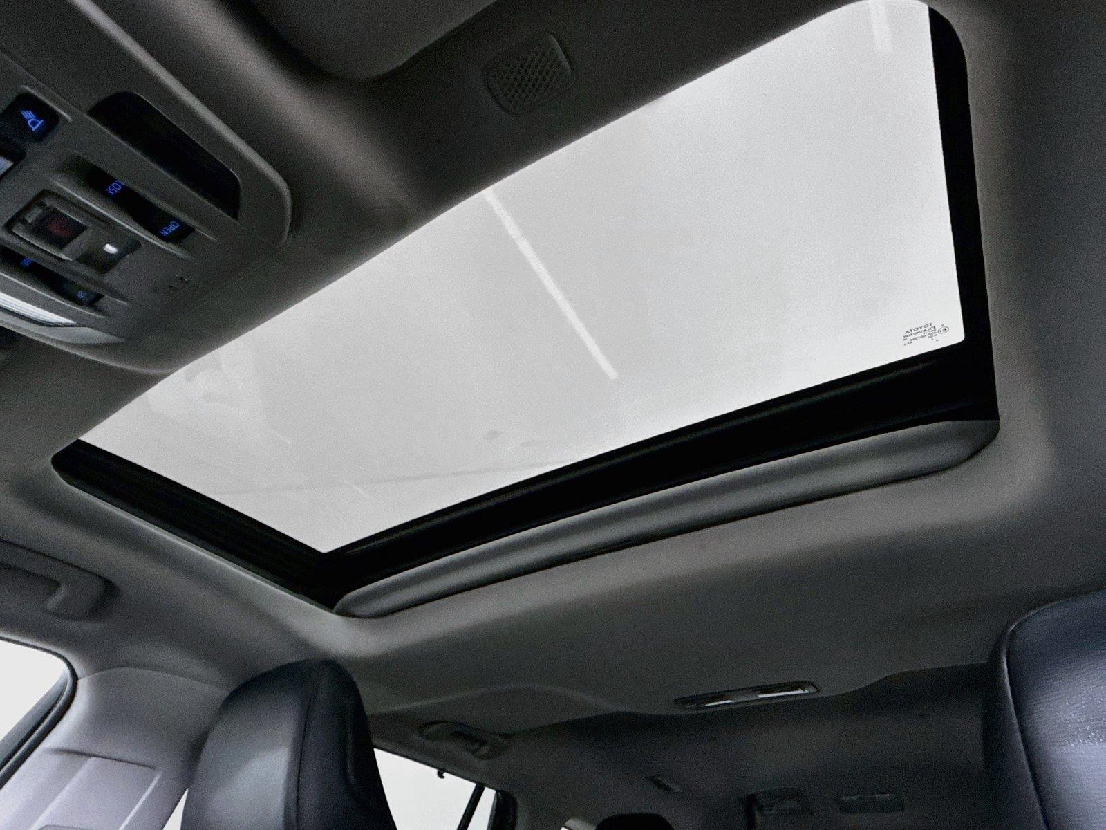 2022 Toyota Highlander XLE photo 5