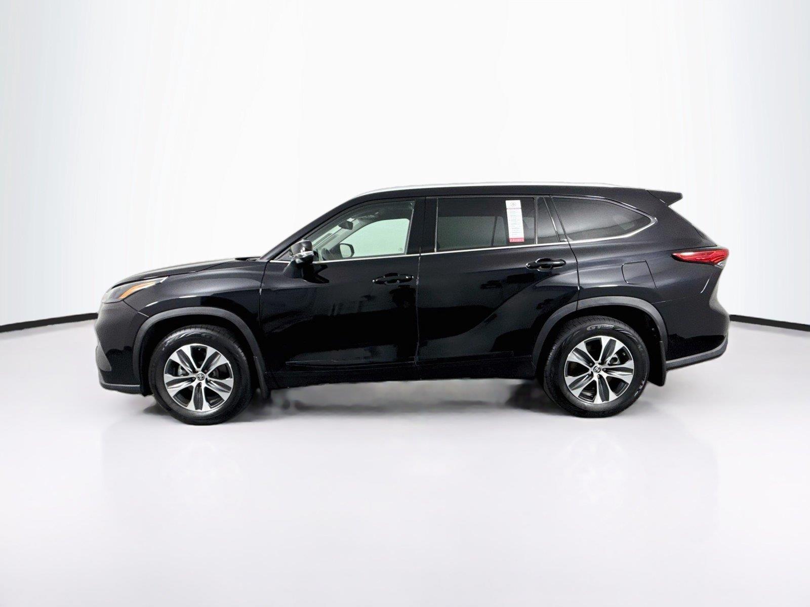 2022 Toyota Highlander XLE photo 12
