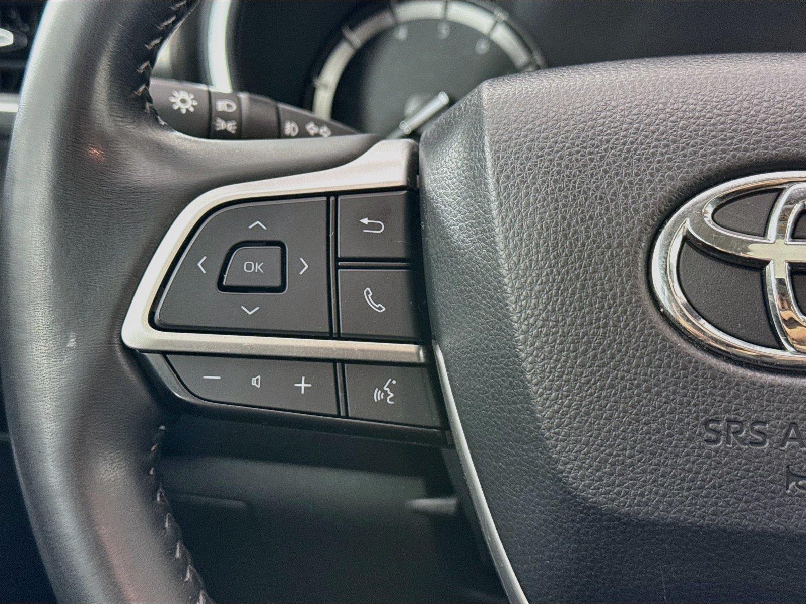 2022 Toyota Highlander XLE photo 16
