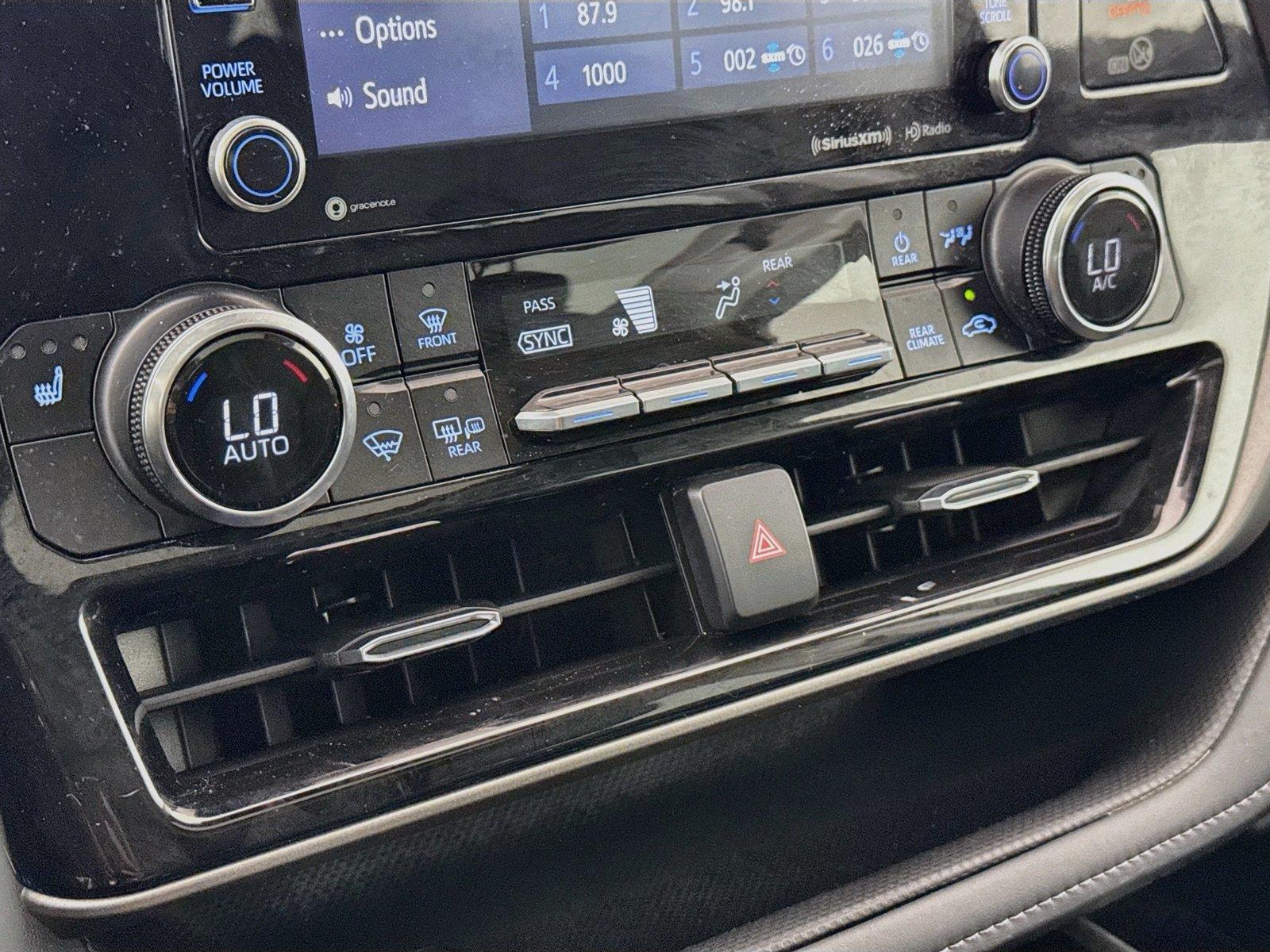 2022 Toyota Highlander XLE photo 25