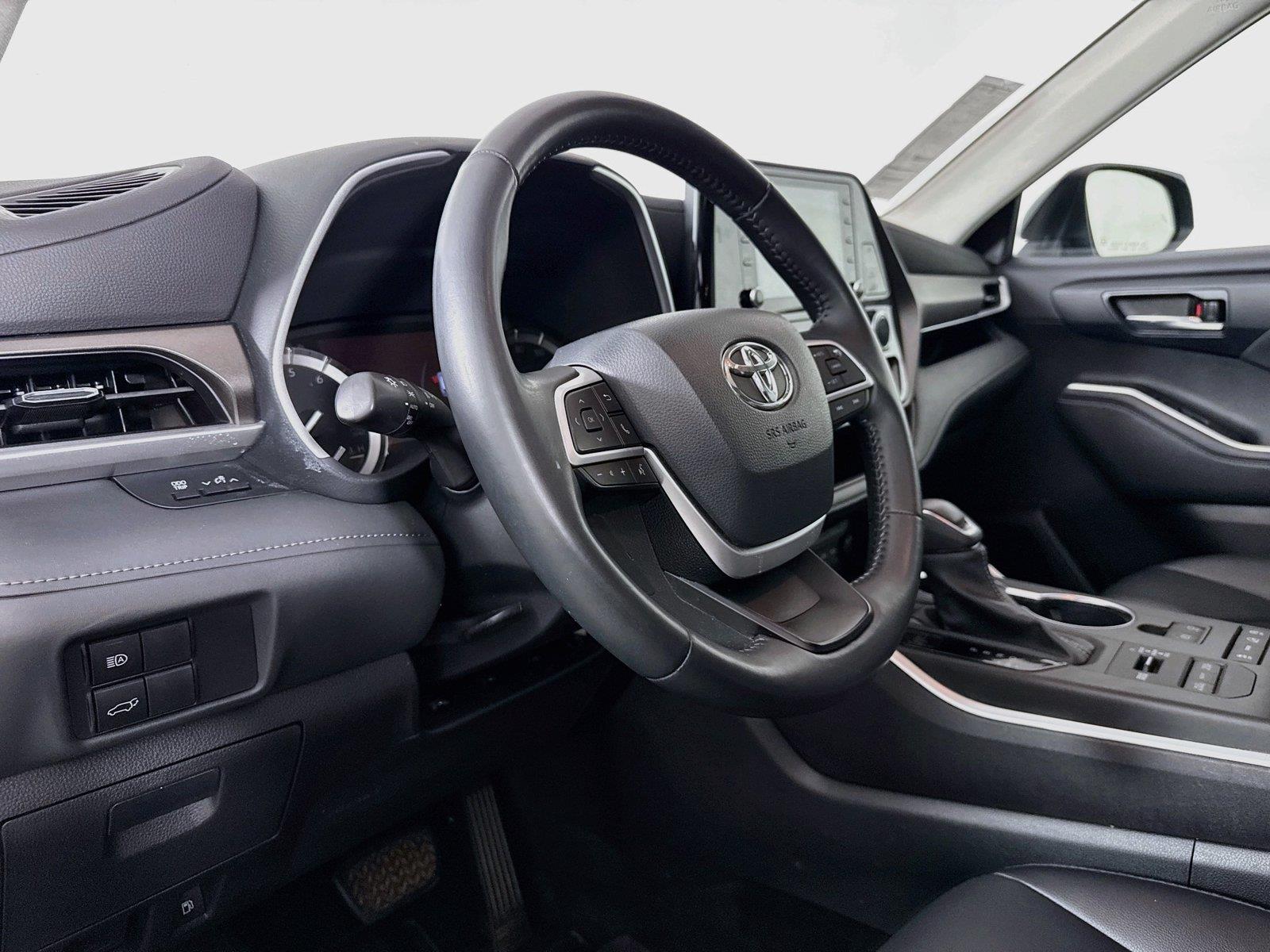 2022 Toyota Highlander XLE photo 3